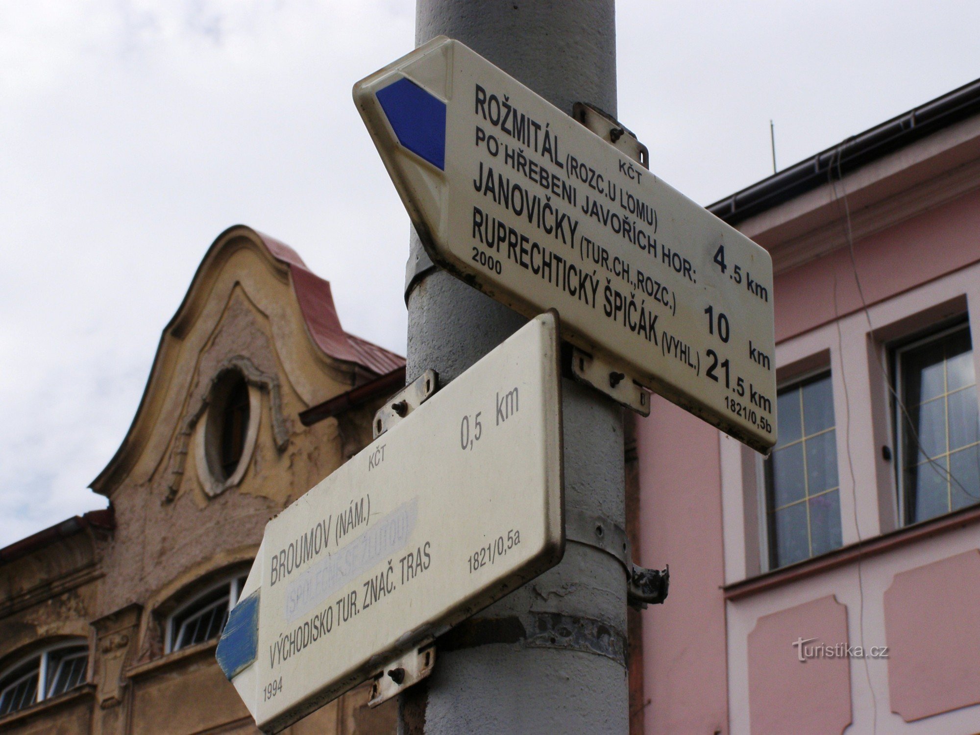 touristische Kreuzung Broumov - unter dem Kloster