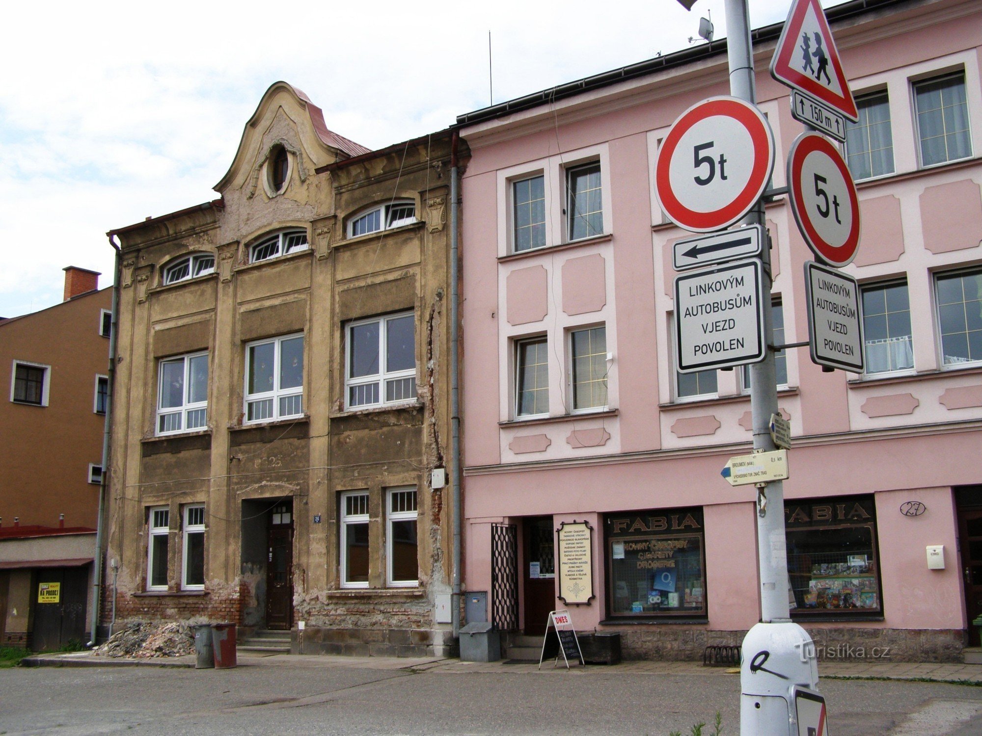 toeristisch kruispunt Broumov - onder het klooster