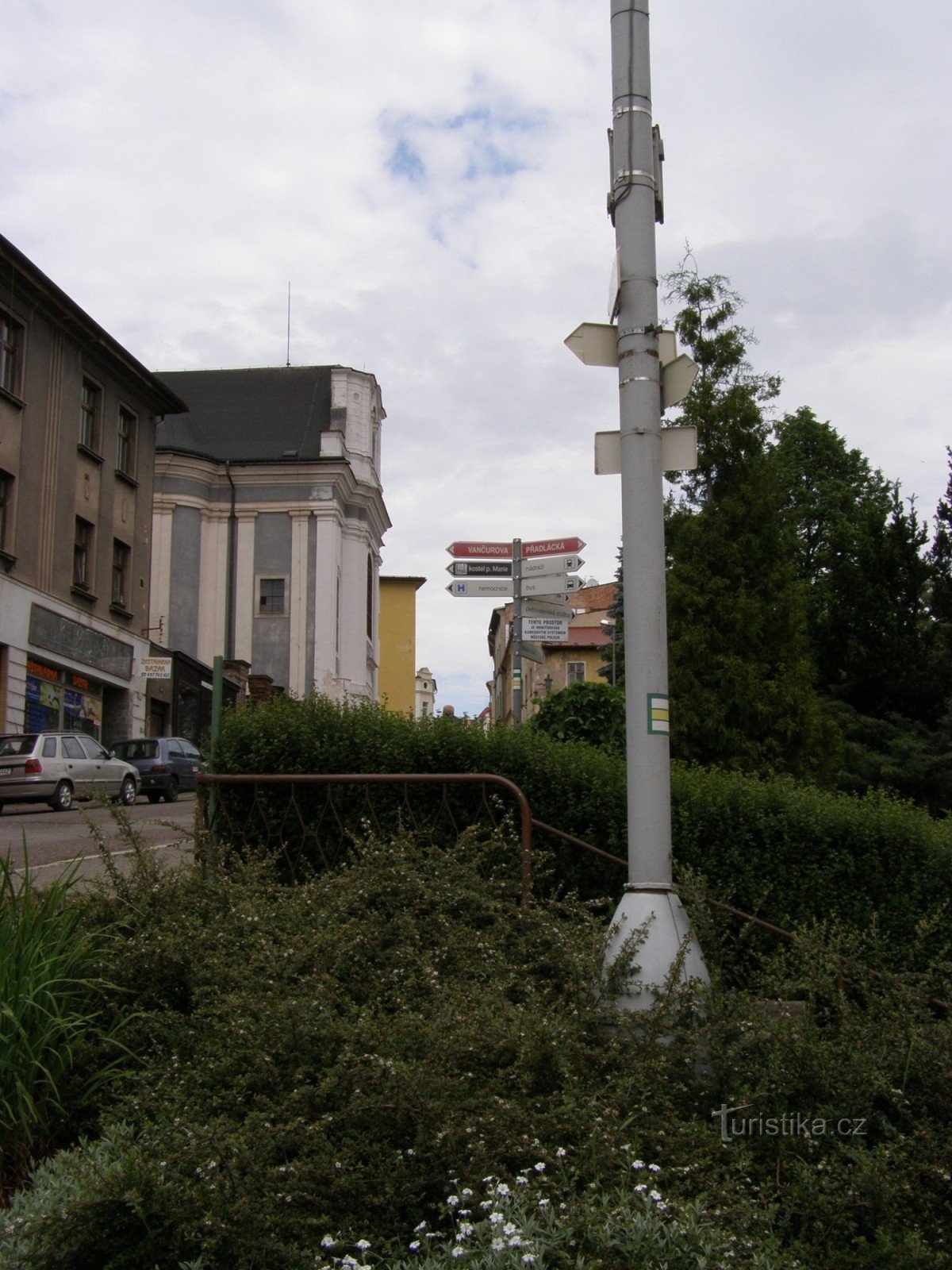 touristische Kreuzung Broumov - unterhalb des Platzes