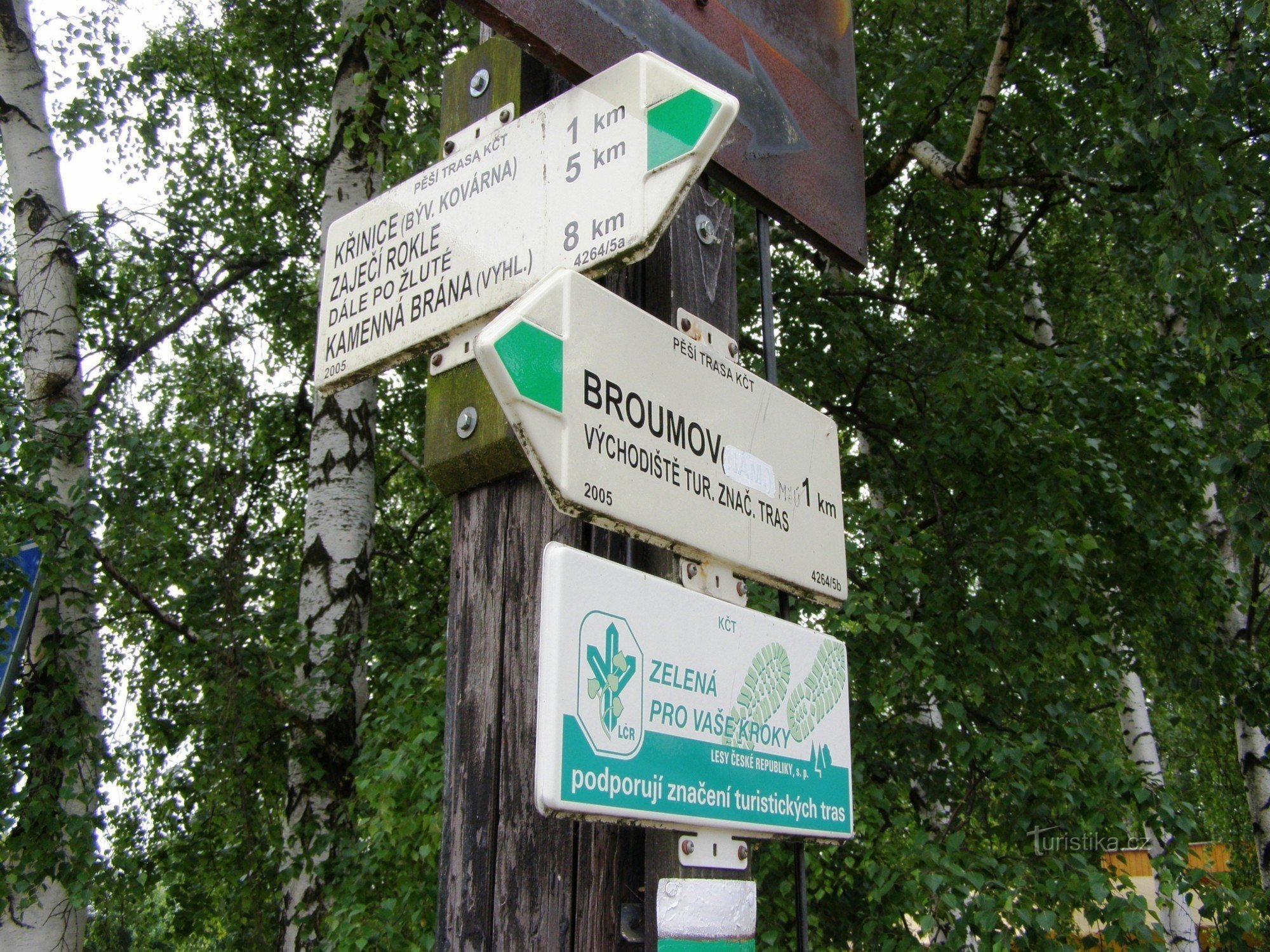 encruzilhada turística Broumov - perto da igreja de madeira (perto do hospital)