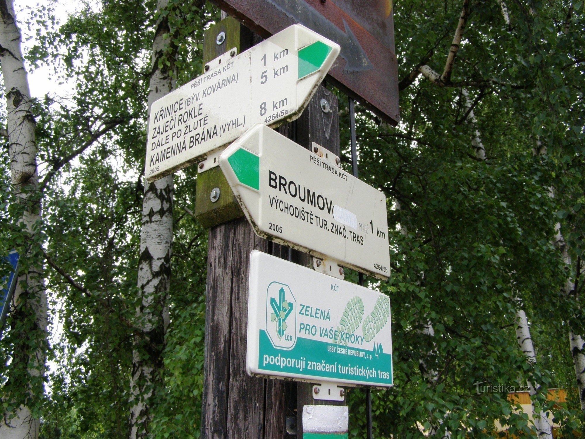 crocevia turistico Broumov - vicino alla chiesa di legno (vicino all'ospedale)