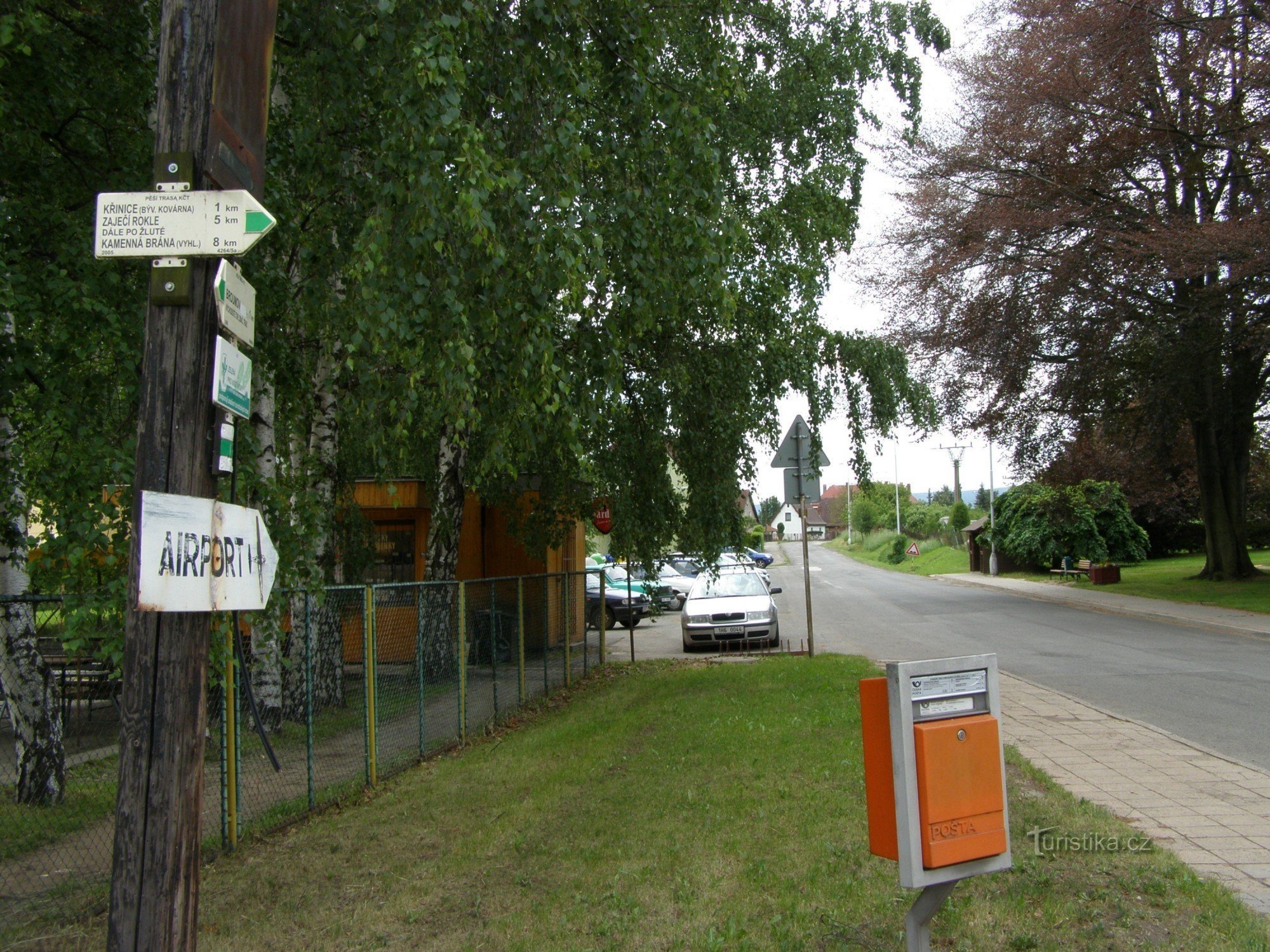 toeristisch kruispunt Broumov - vlakbij de houten kerk (nabij het ziekenhuis)