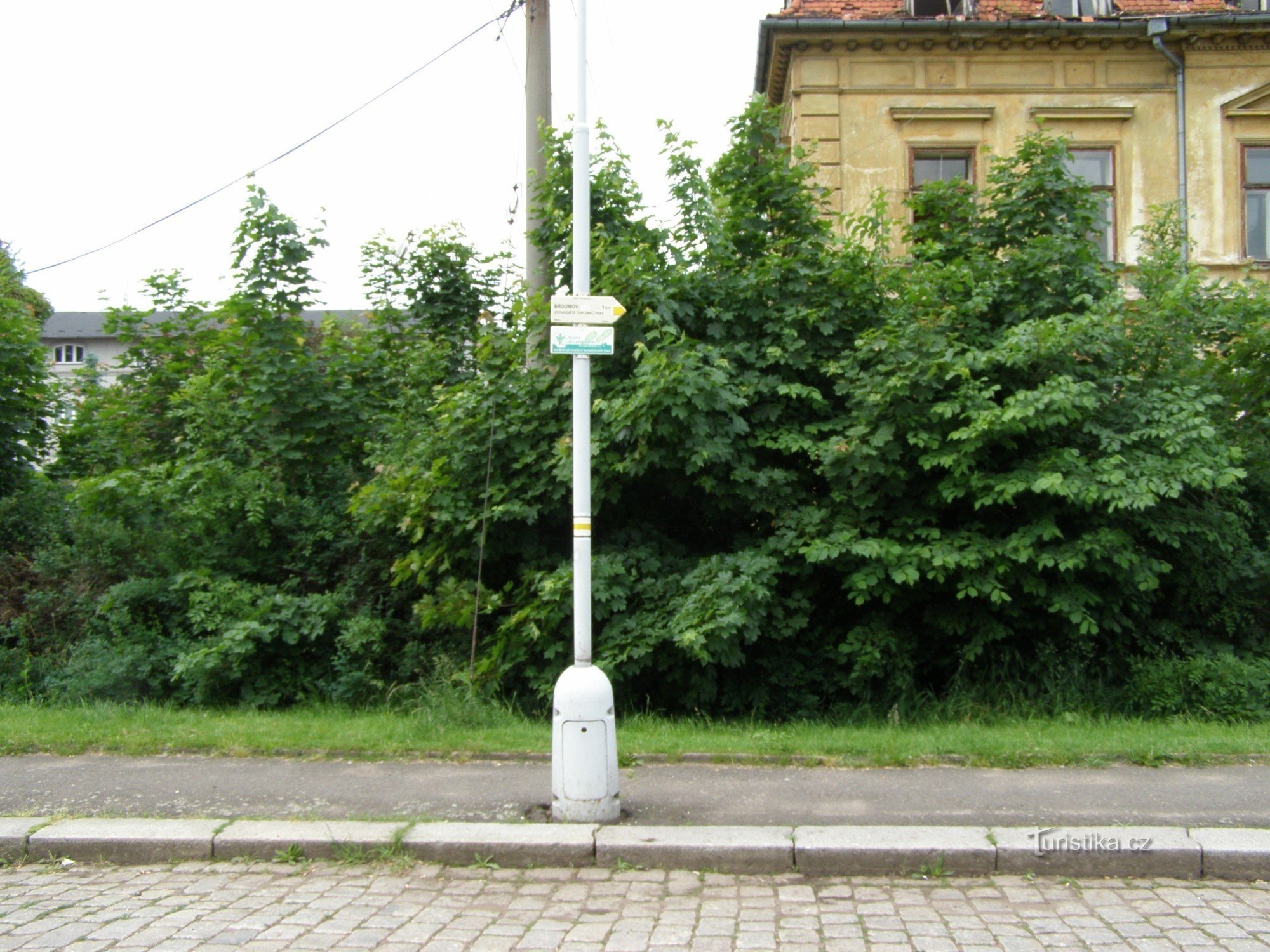 toeristisch kruispunt Broumov - treinstation, treinstation