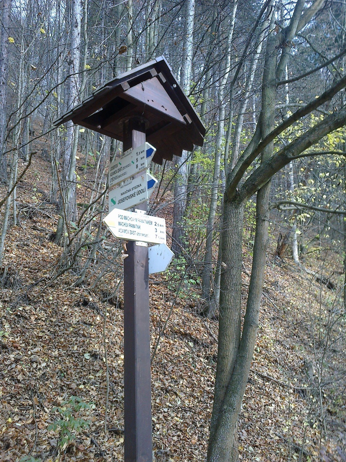 Tourist crossroads Býčí skála