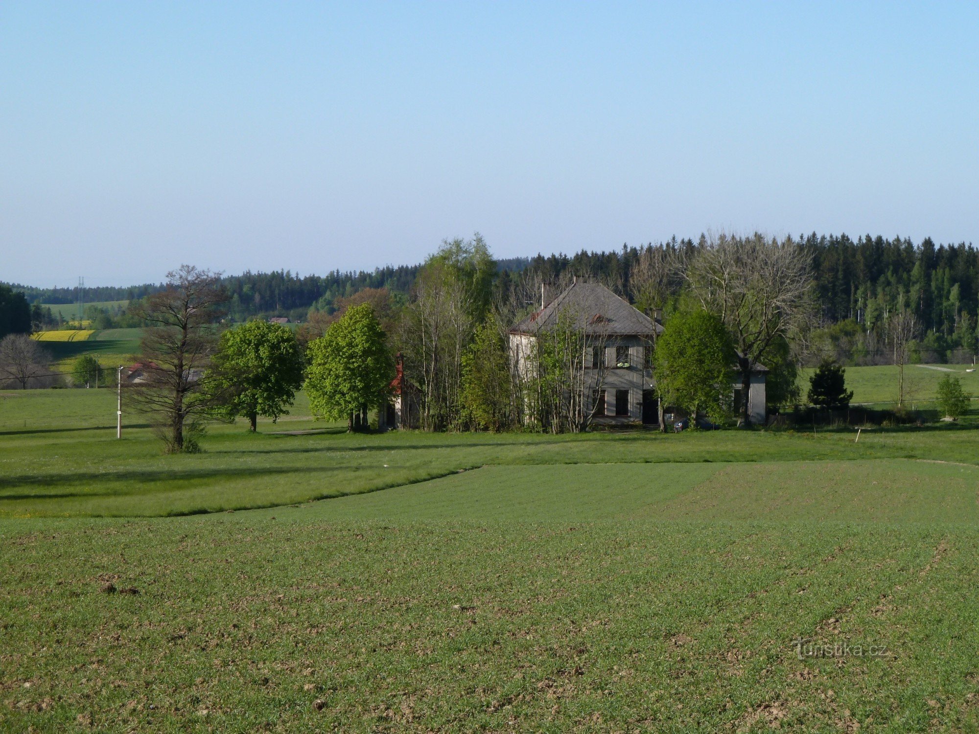 răscruce turistică Čachnov (parc de jocuri)