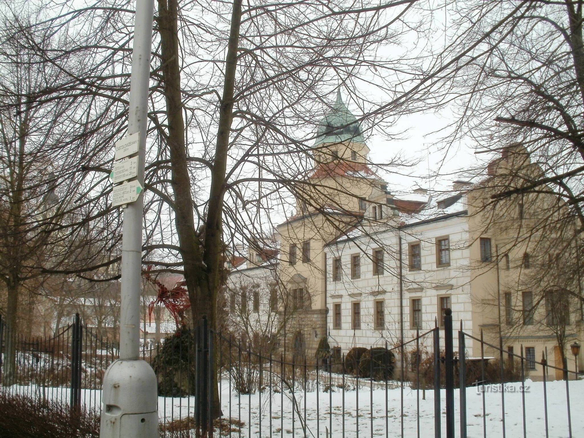 răscruce turistică Častolovice - castel