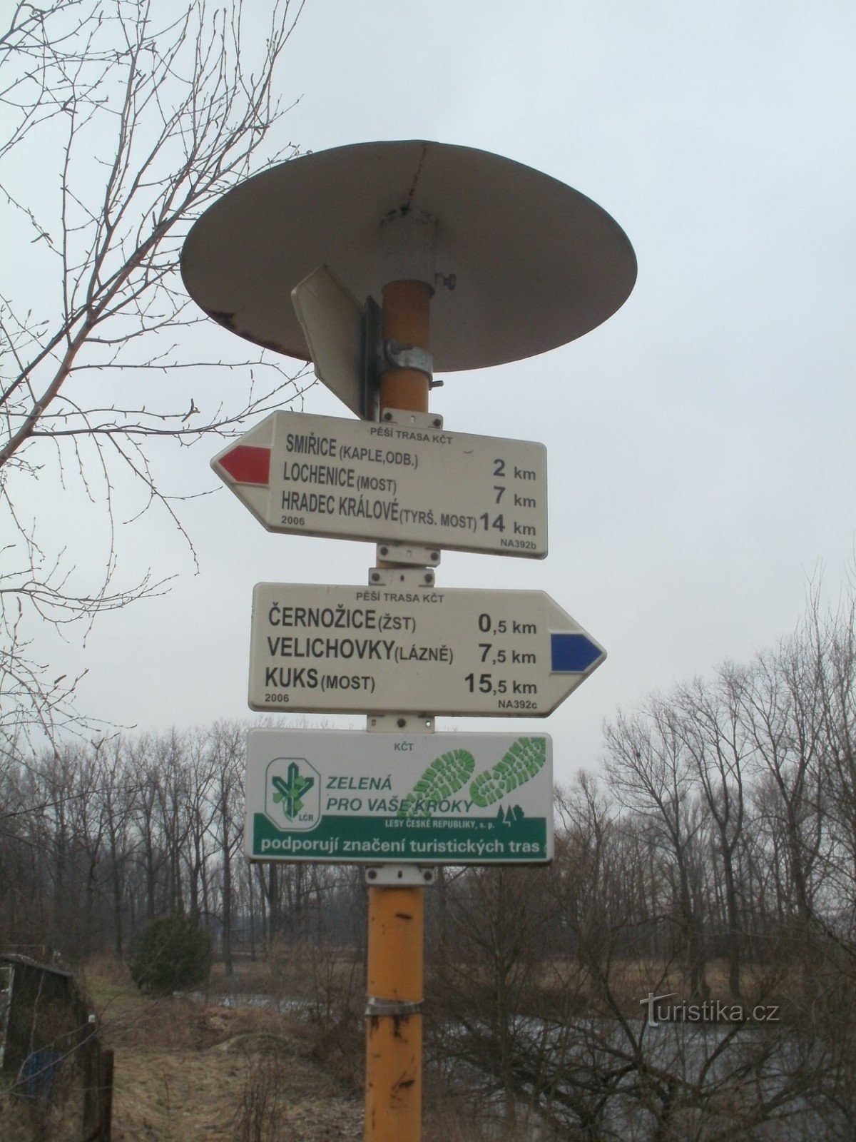 encruzilhada turística Černožice - ponte