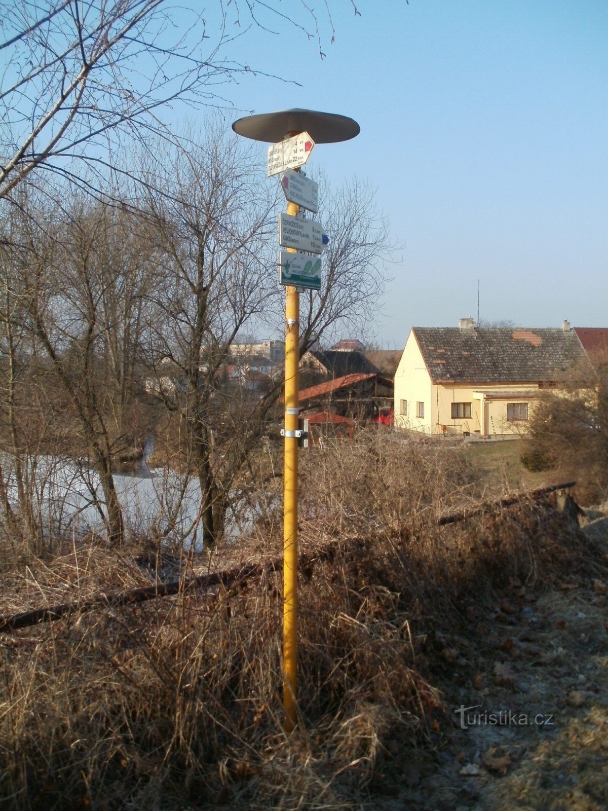 ngã tư du lịch Černožice - cầu