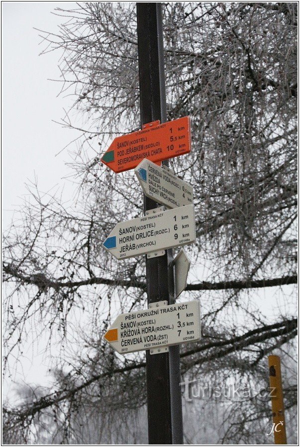 Tourist junction Červená Voda, highway