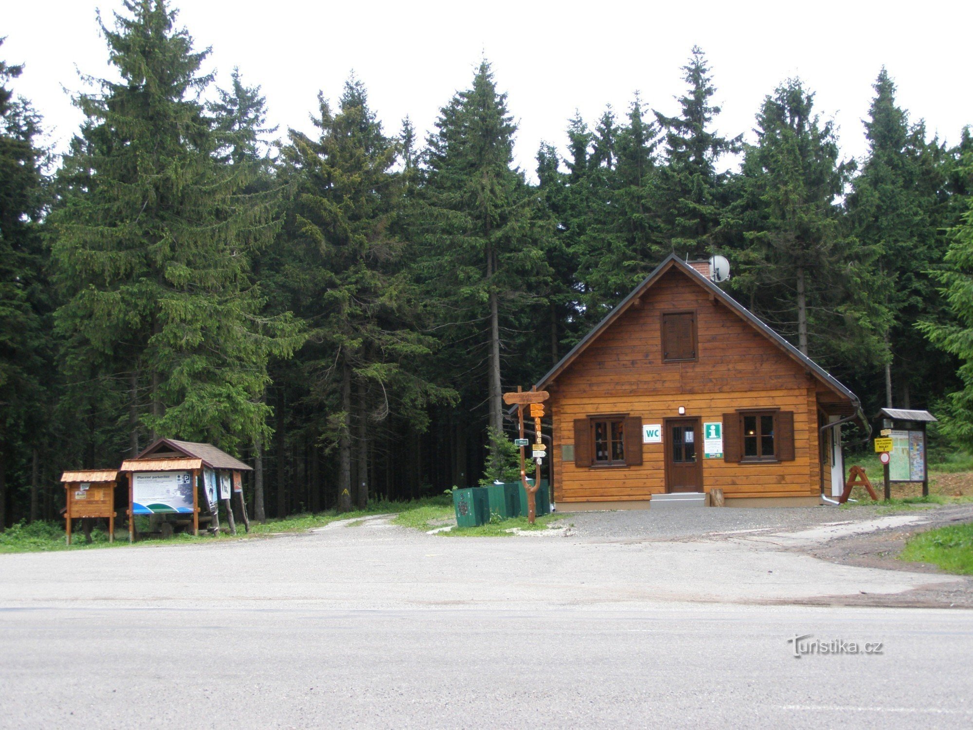 tourist crossroads Červenovodské sedlo