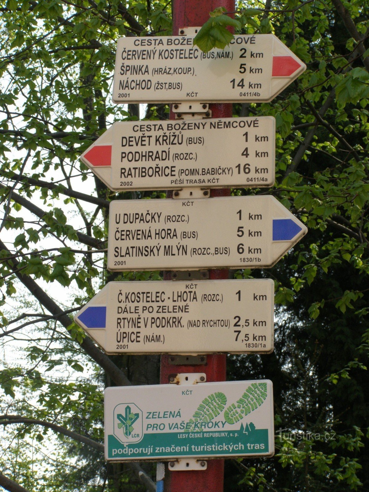 turisztikai kereszteződések Červený Kostelec - vasútállomás, vasútállomás