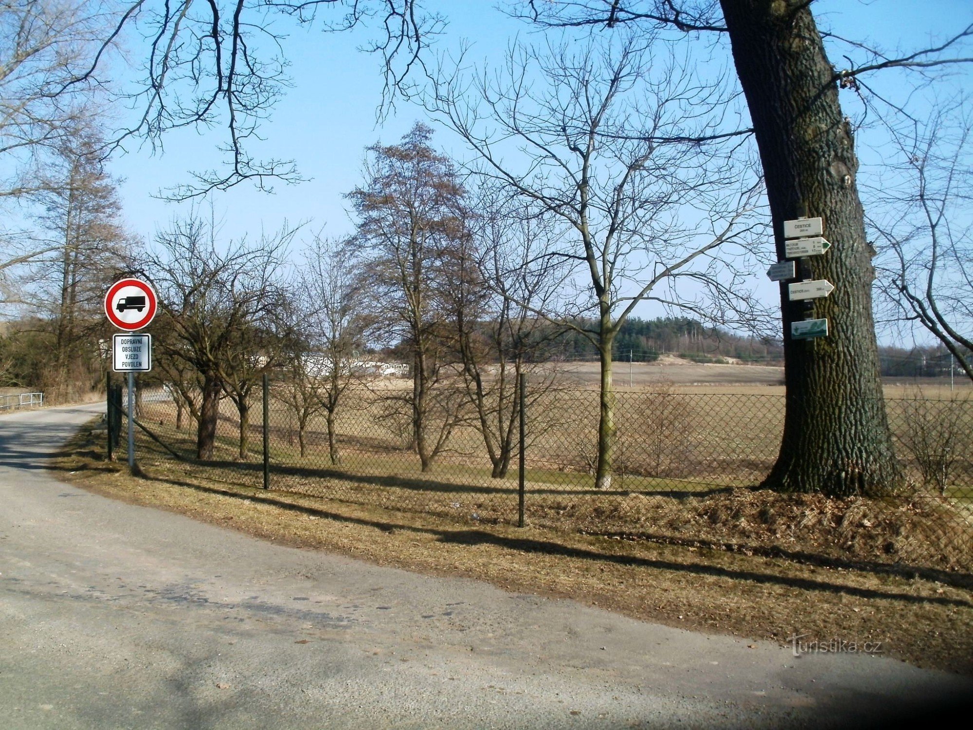 tourist crossroads Čestice