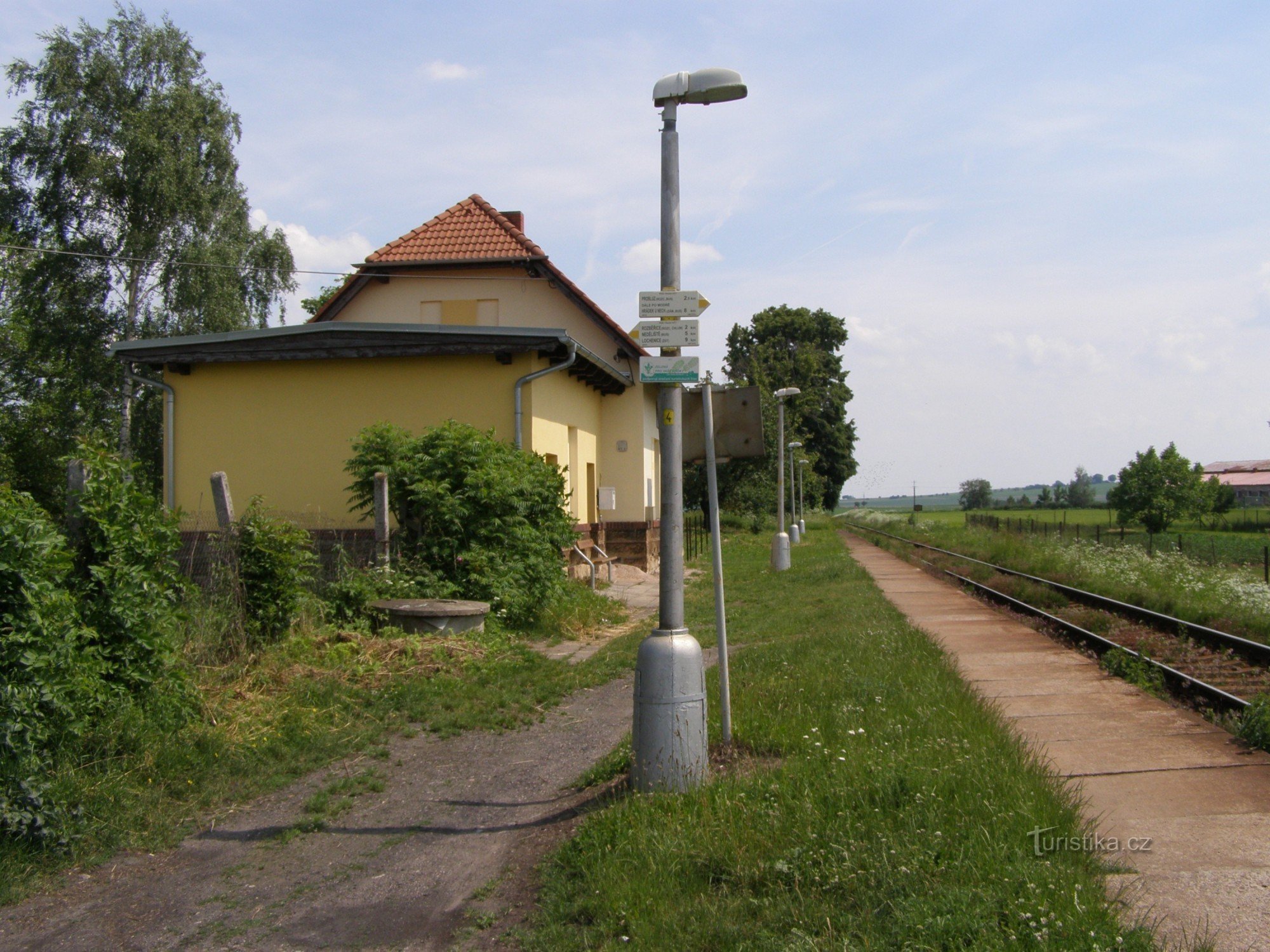 encruzilhada turística Dlouhé Dvory - ferrovia