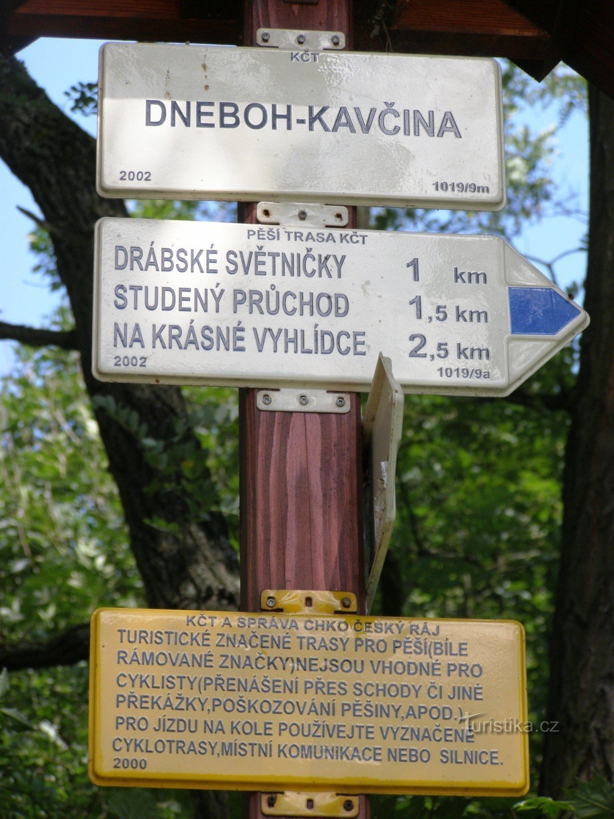 rozdroże turystyczne Dneboh - Kavčina