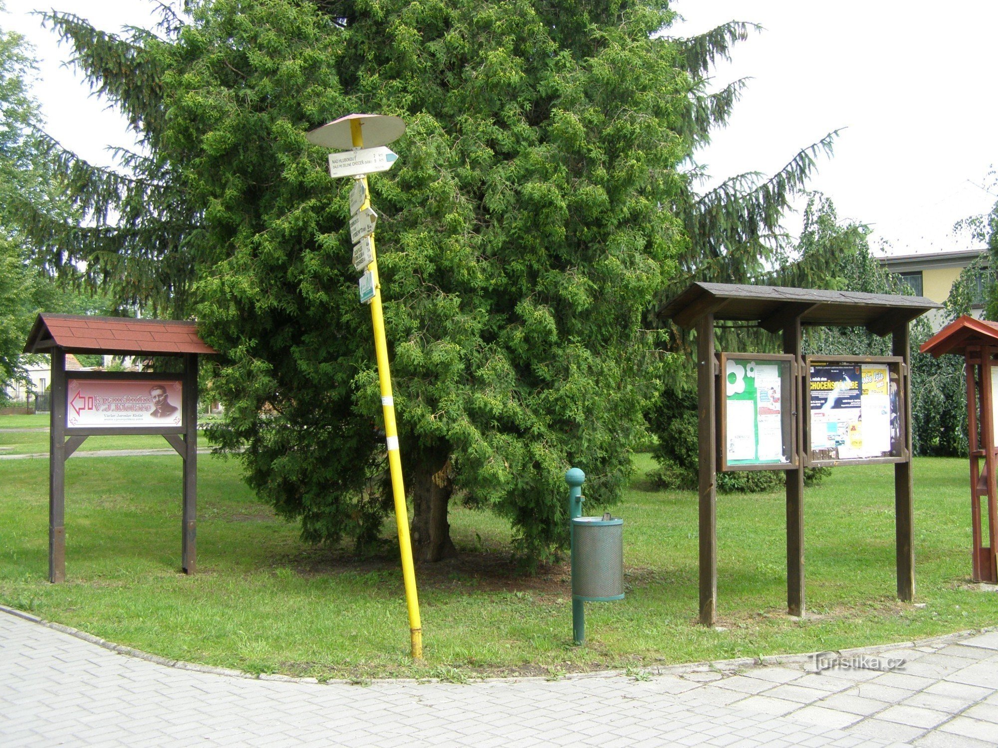 encruzilhada turística Dobříkov - aldeia