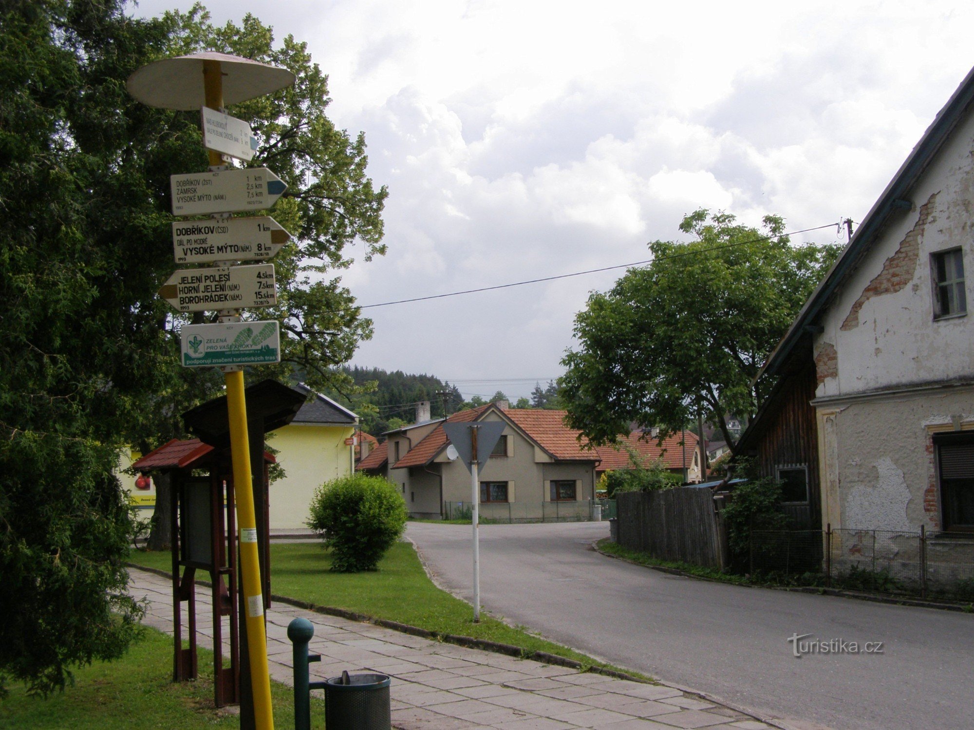 τουριστικό σταυροδρόμι Dobříkov - χωριό