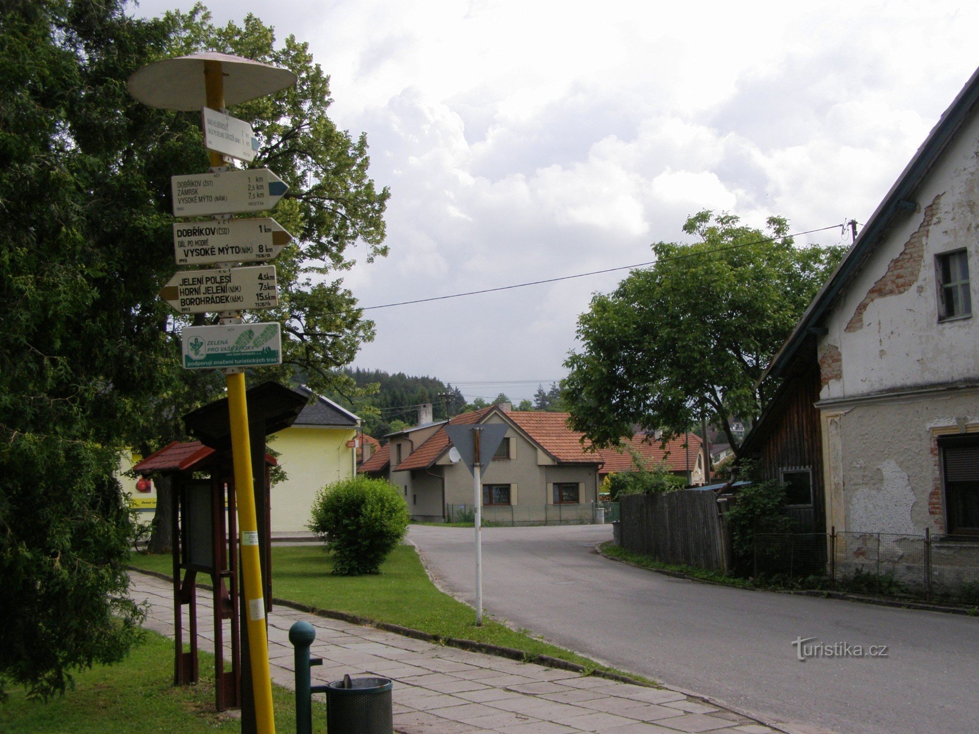 観光交差点 Dobříkov - 村