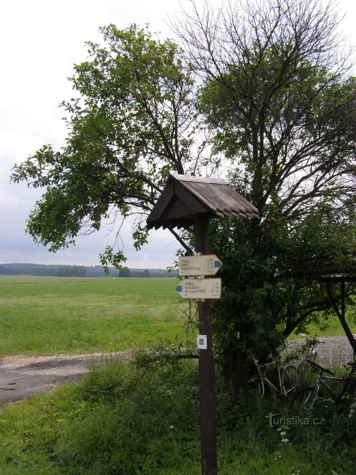 encrucijada turística Dobříkov - ferrocarril