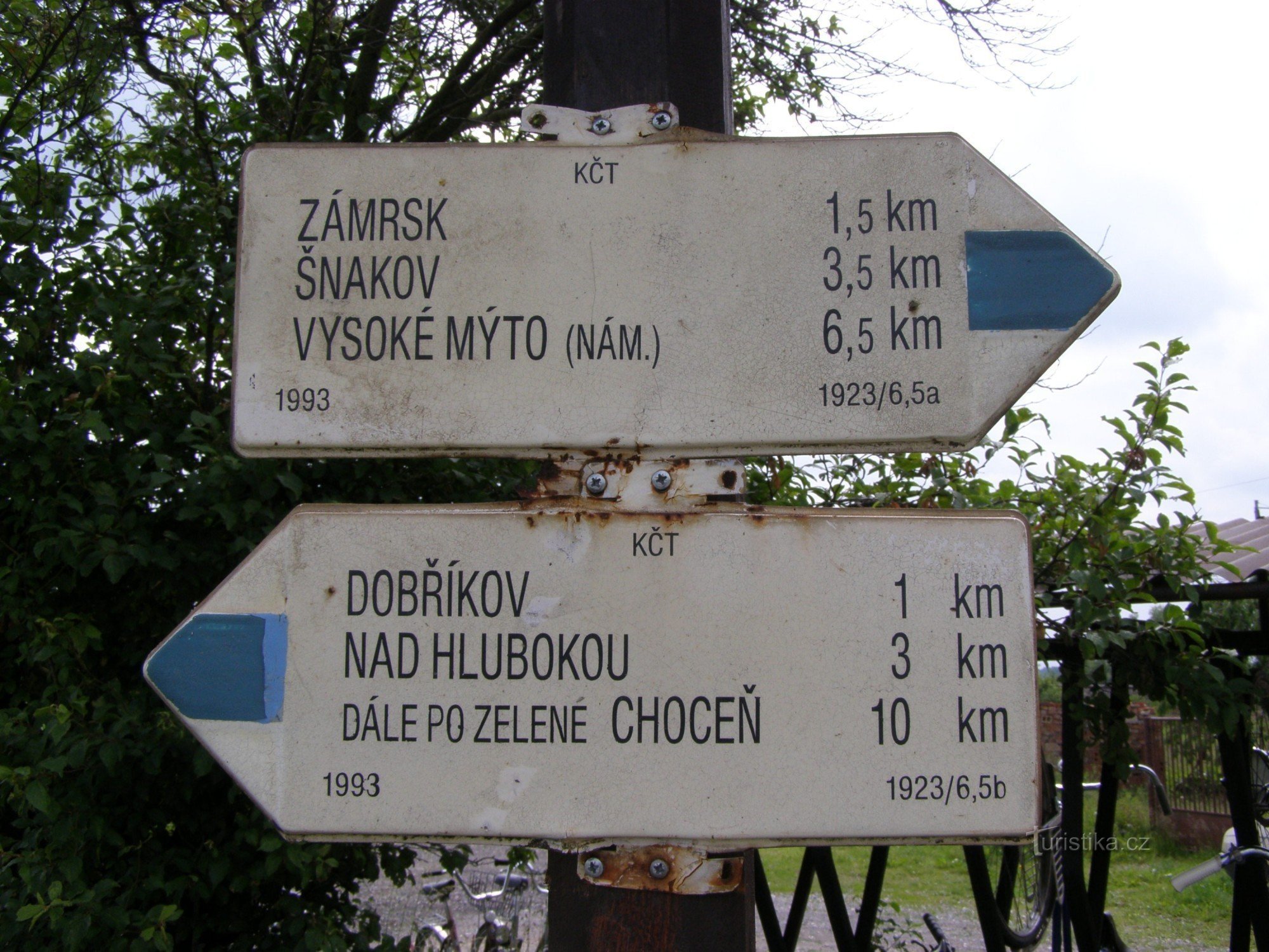 rozdroże turystyczne Dobříkov - kolej