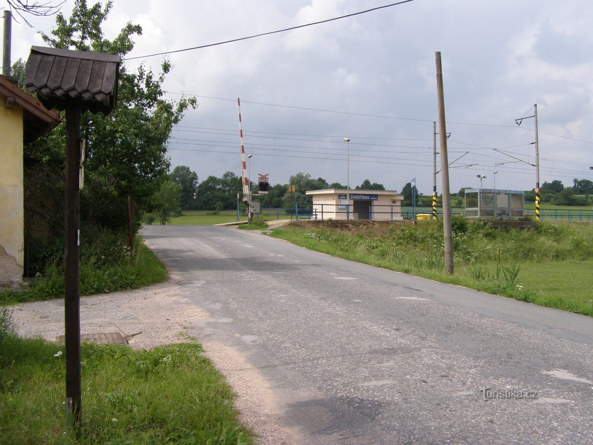 răscruce turistică Dobříkov - calea ferată
