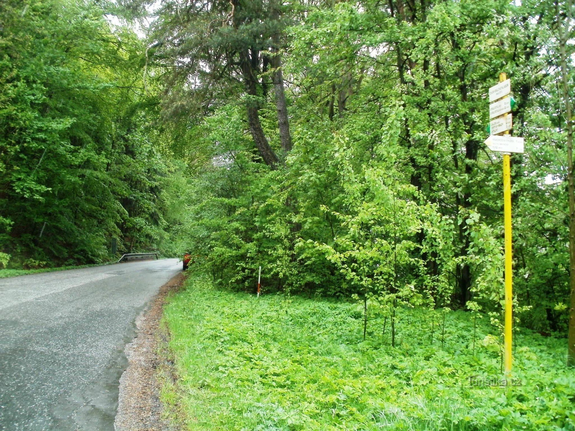 carrefour touristique Dvur Králové - au croisement de la voie ferrée