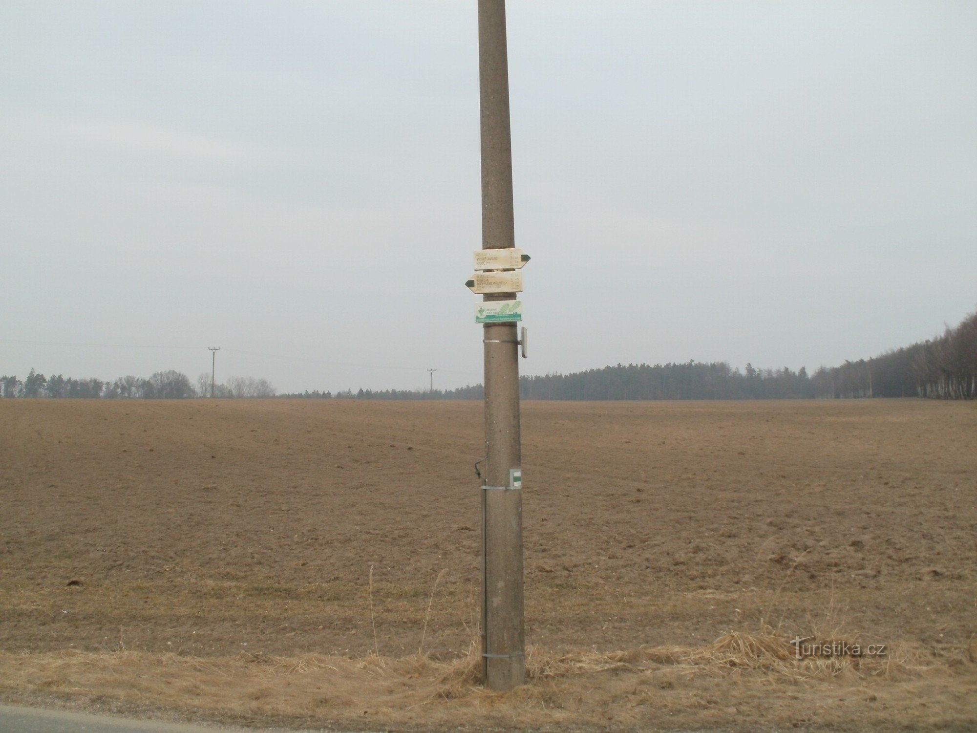 Touristenkreuzung des Wildgeheges Hoděšovka