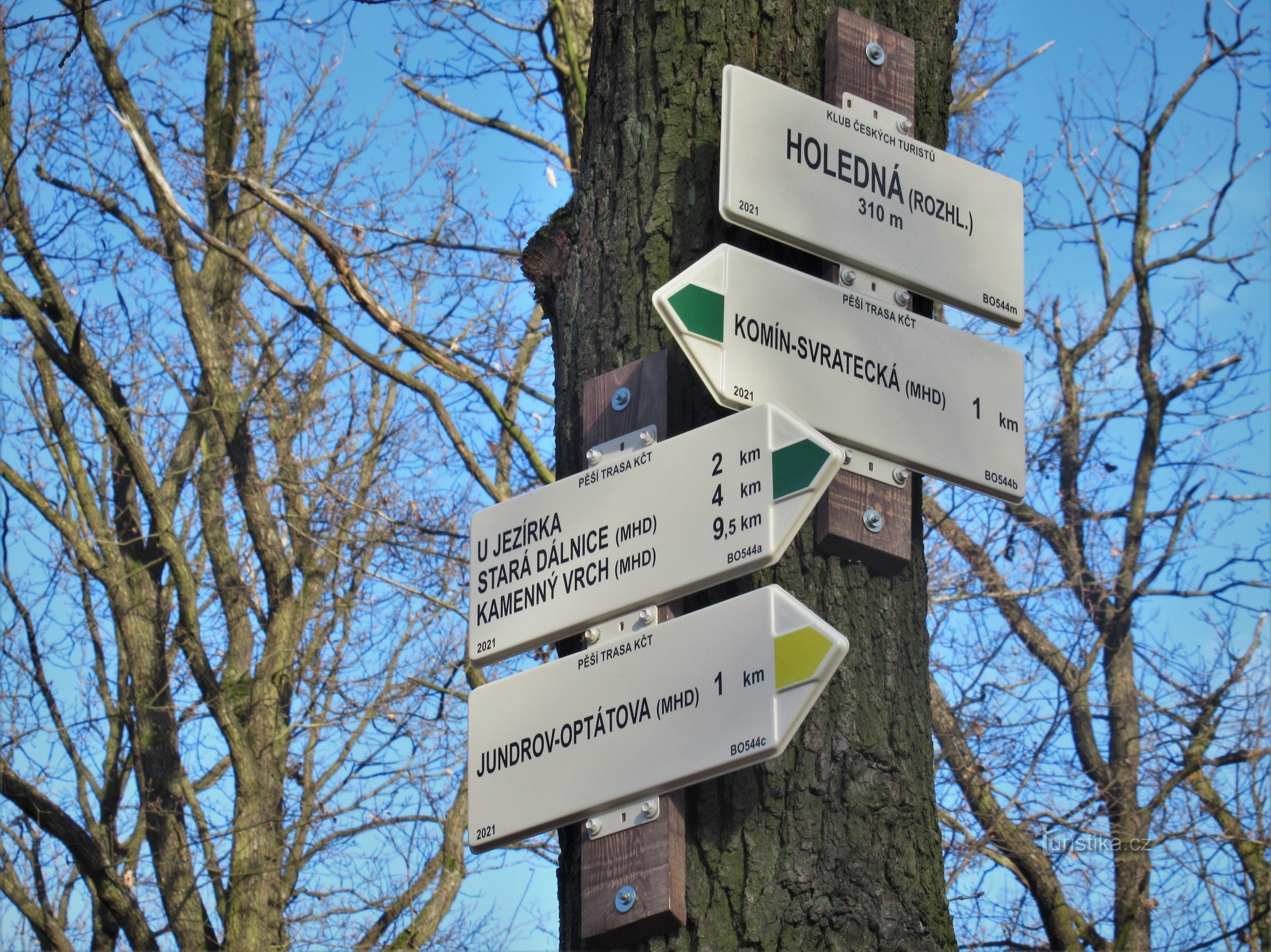 Tourist crossroads Holedná-lookout point