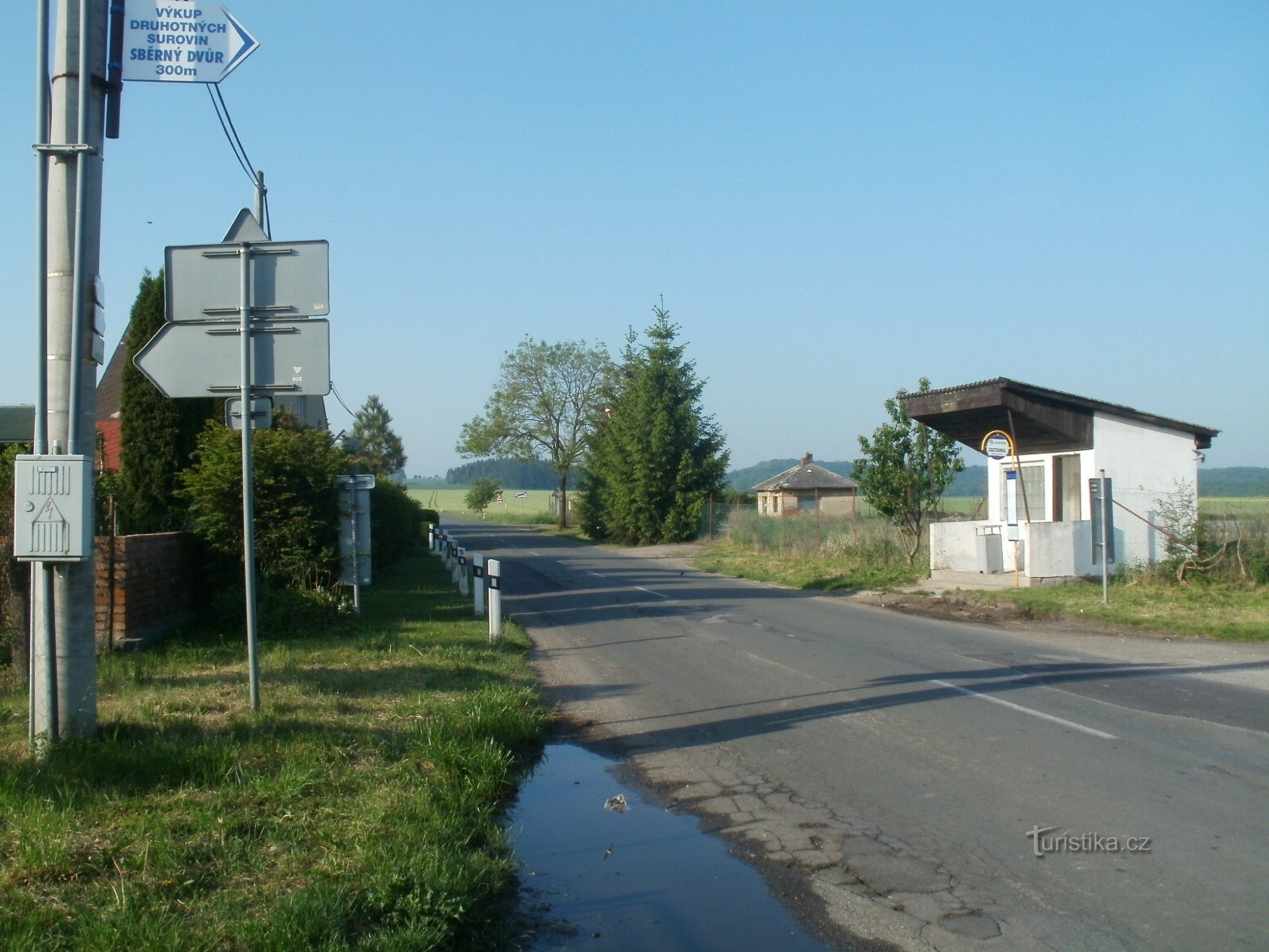 encruzilhada turística Hořiněves - autocarro