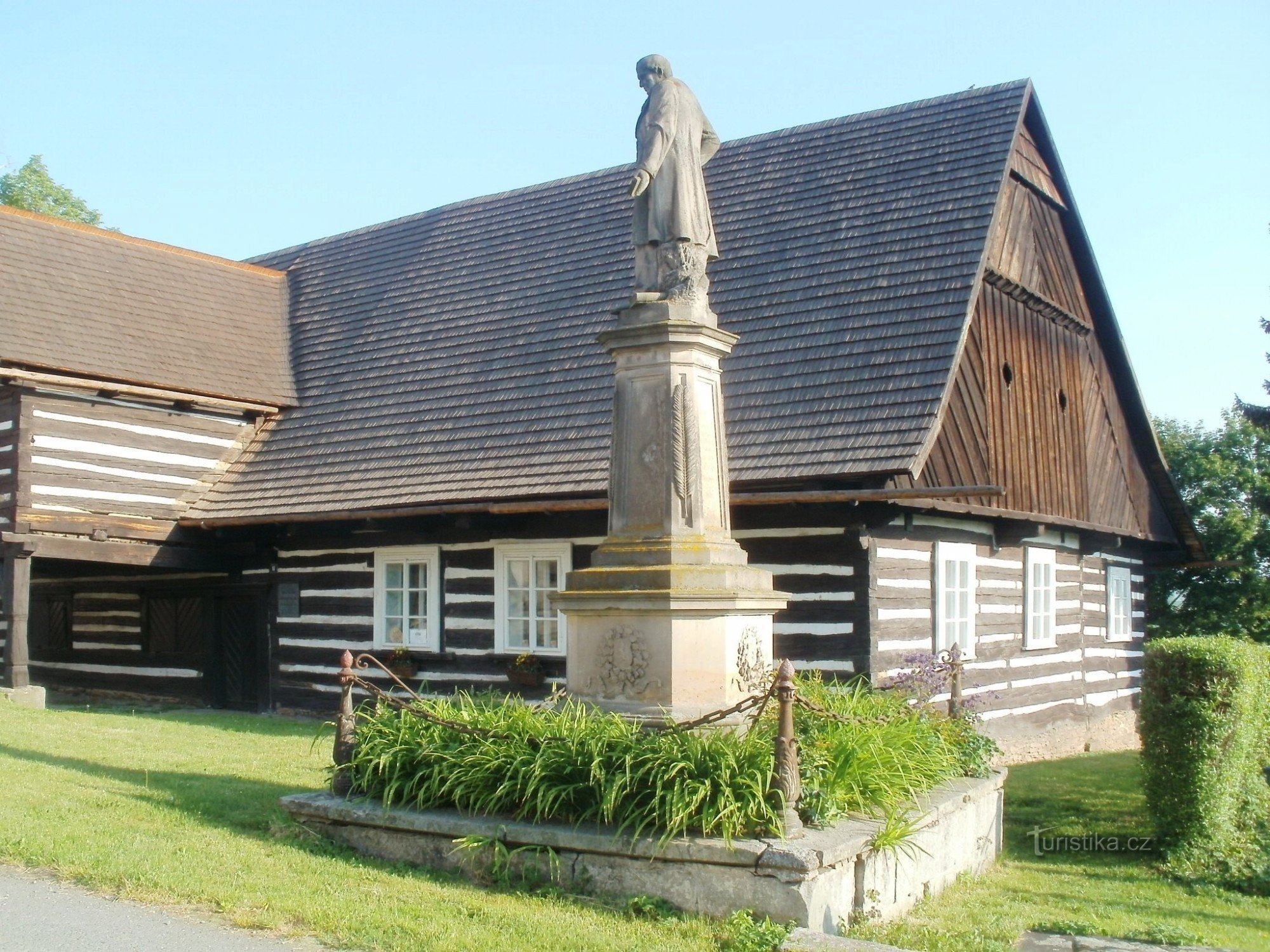 cruzamento turístico Hořiněves - Hankův dům