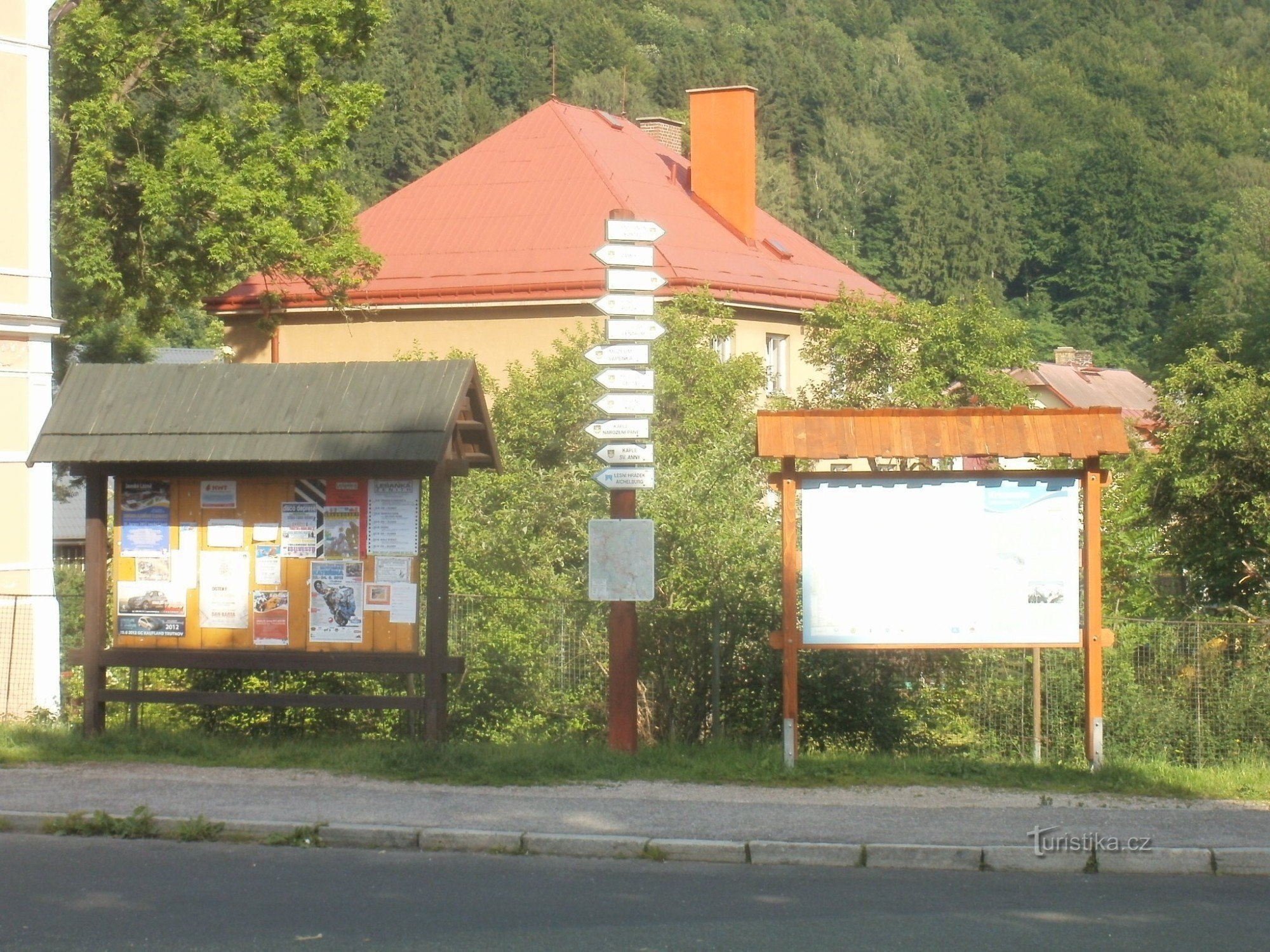 encruzilhada turística Horní Maršov - ônibus