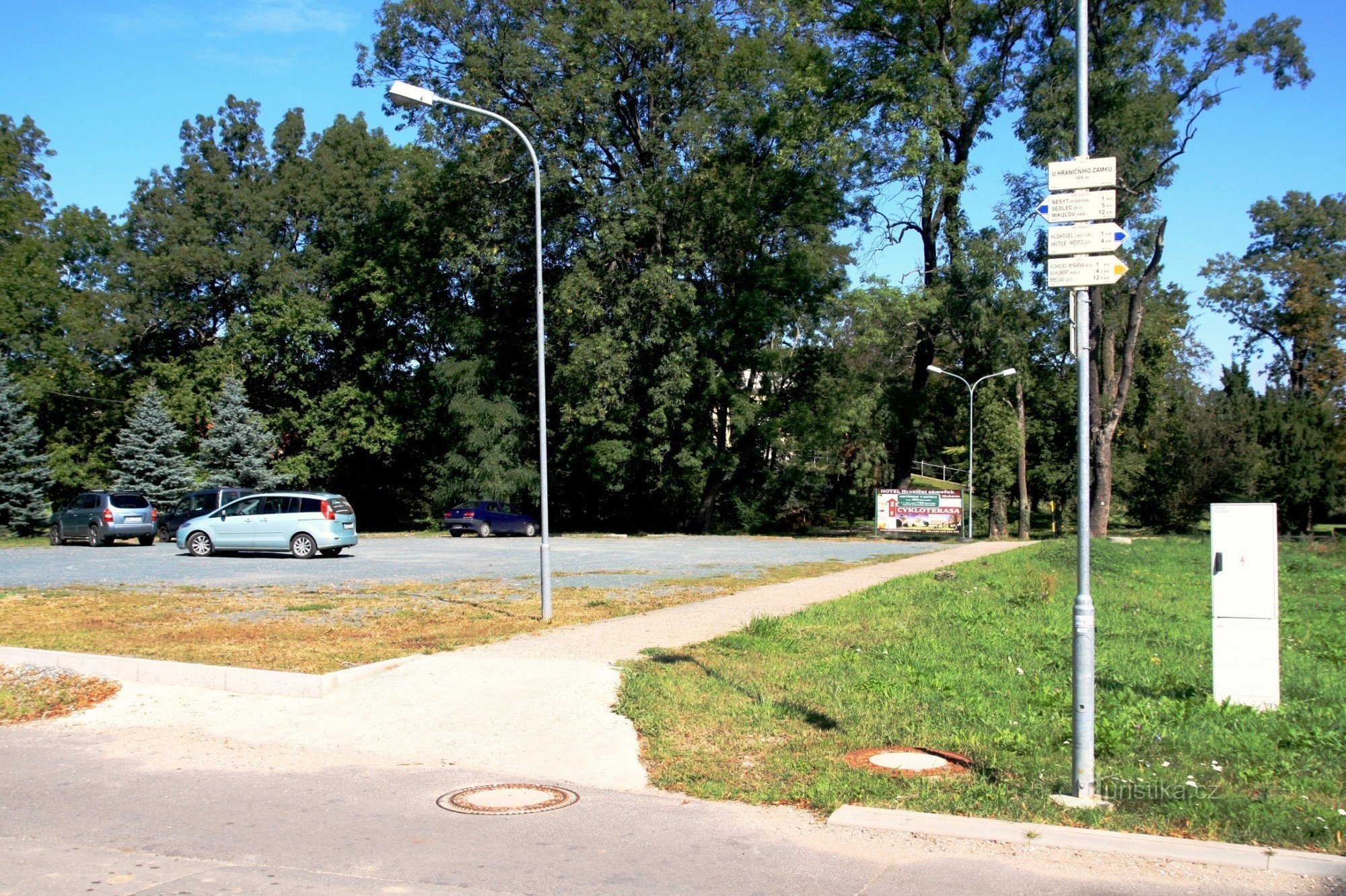 Tourist crossroads Hranicní zámek