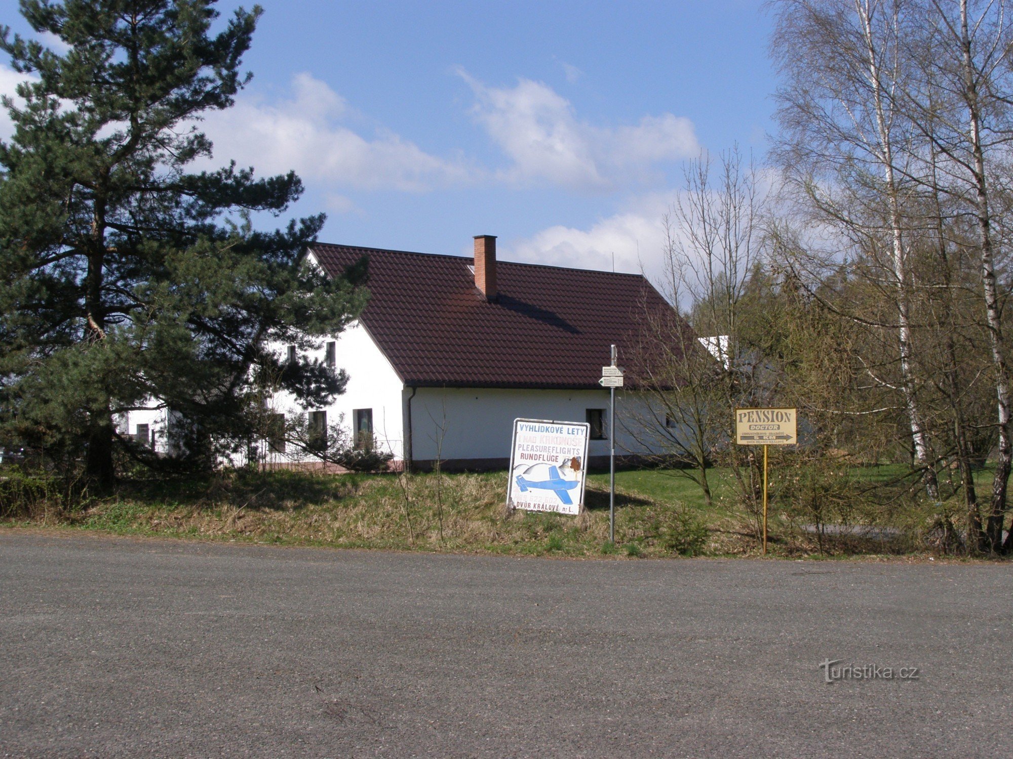 carrefour touristique Hřibojedy - lisière de la forêt