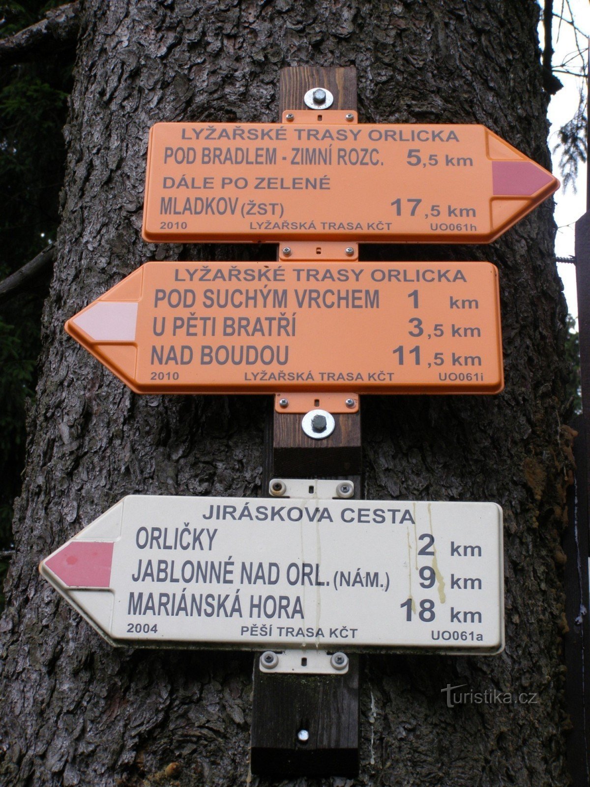 tourist crossroads Hvězda (below Suchý vrchem)