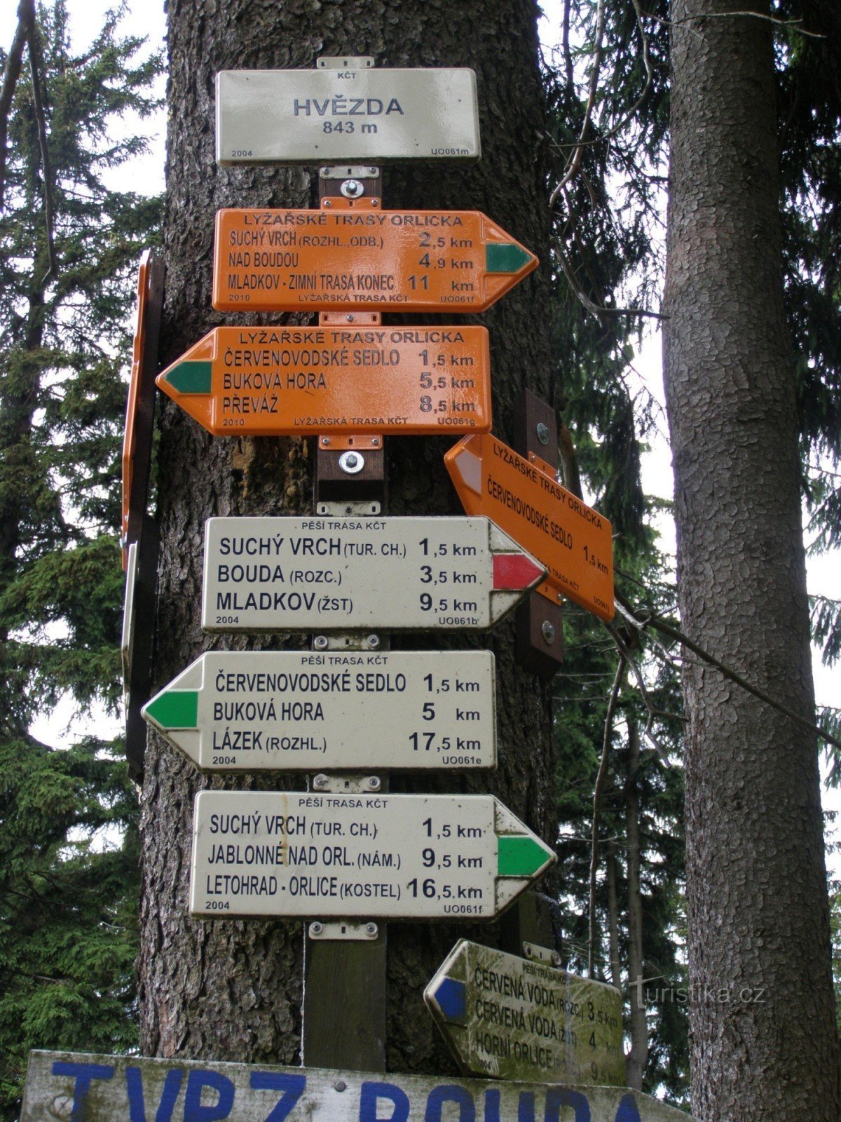 tourist crossroads Hvězda (below Suchý vrchem)