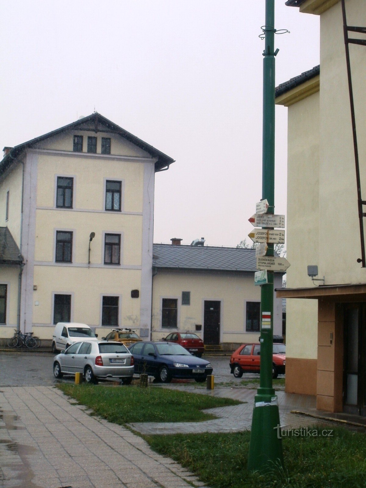rozdroże turystyczne Jaroměř - kolej, stacja kolejowa