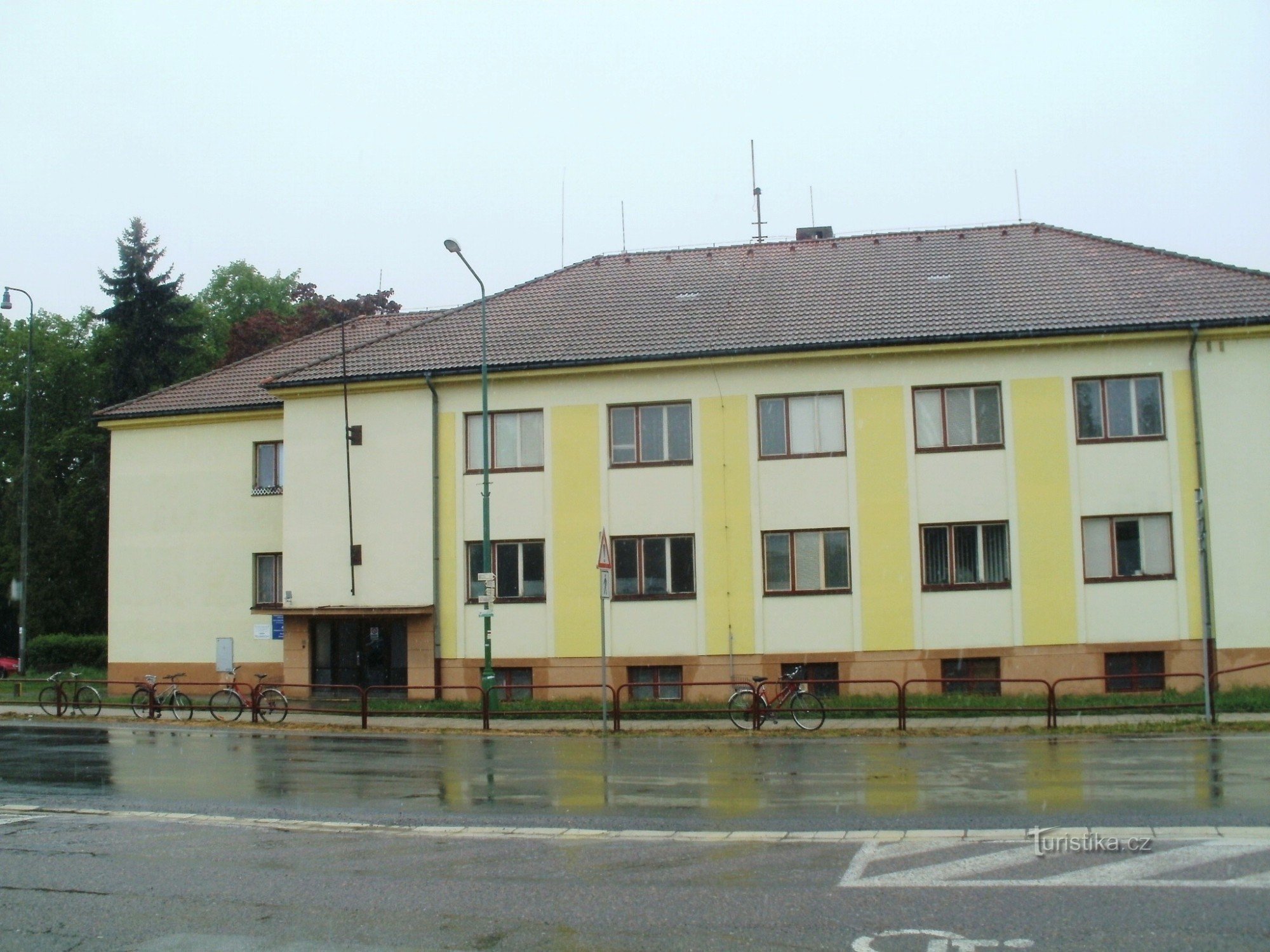 toeristisch kruispunt Jaroměř - spoorweg, treinstation