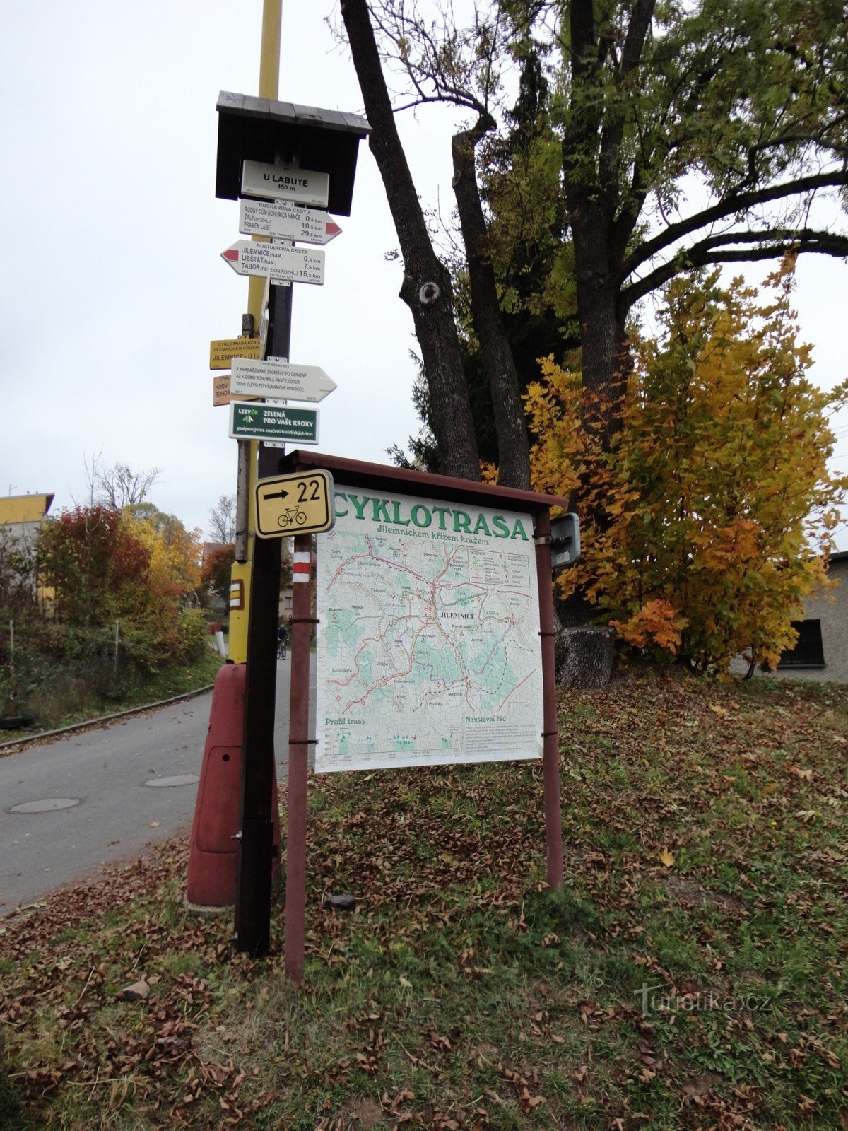 tourist crossroads Jilemnice - U Labutě