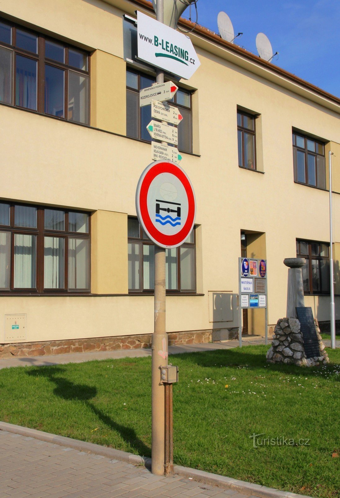 Jinačovice toeristisch kruispunt