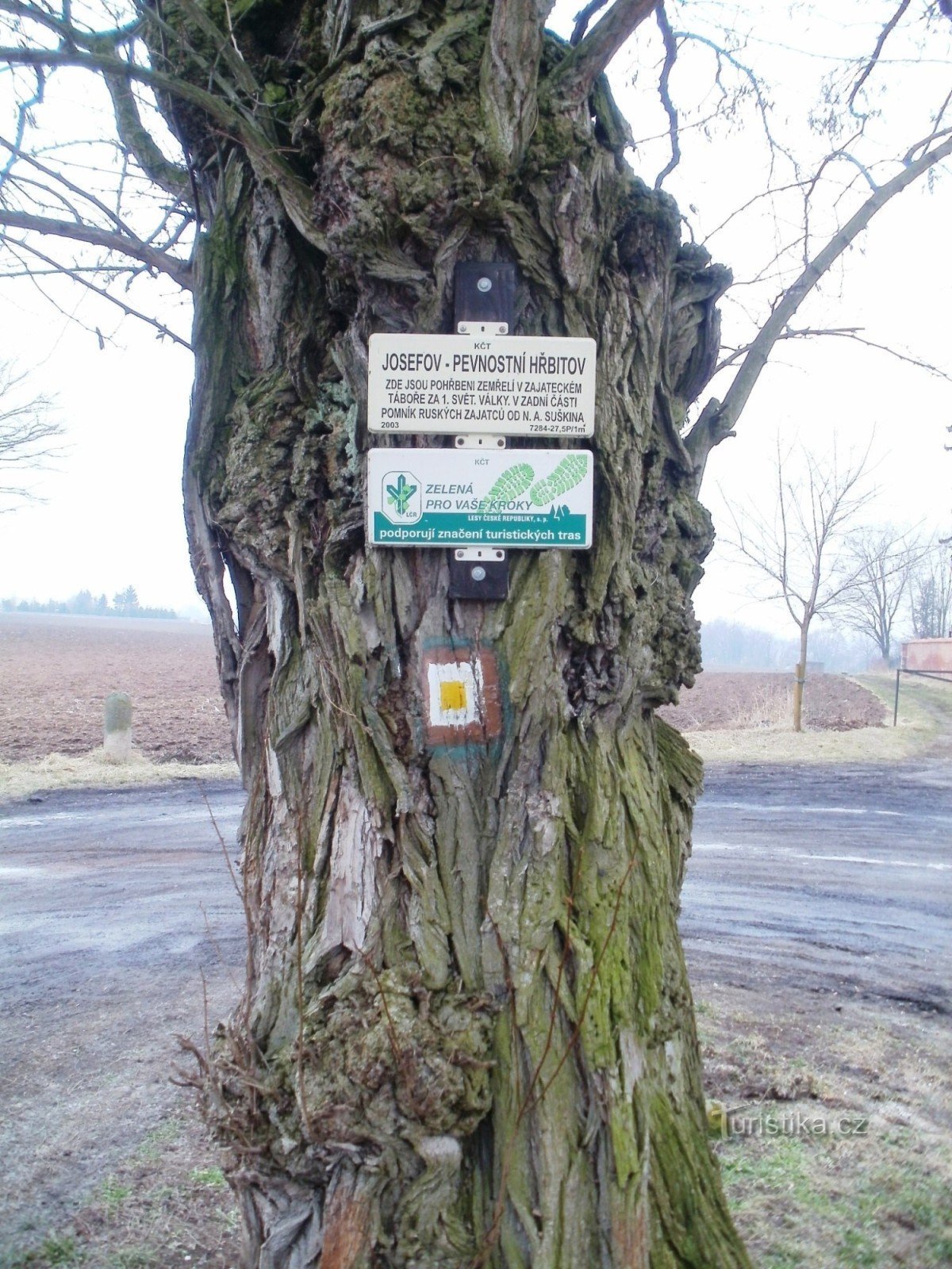 turistkorsning Josefov - fästningskyrkogård