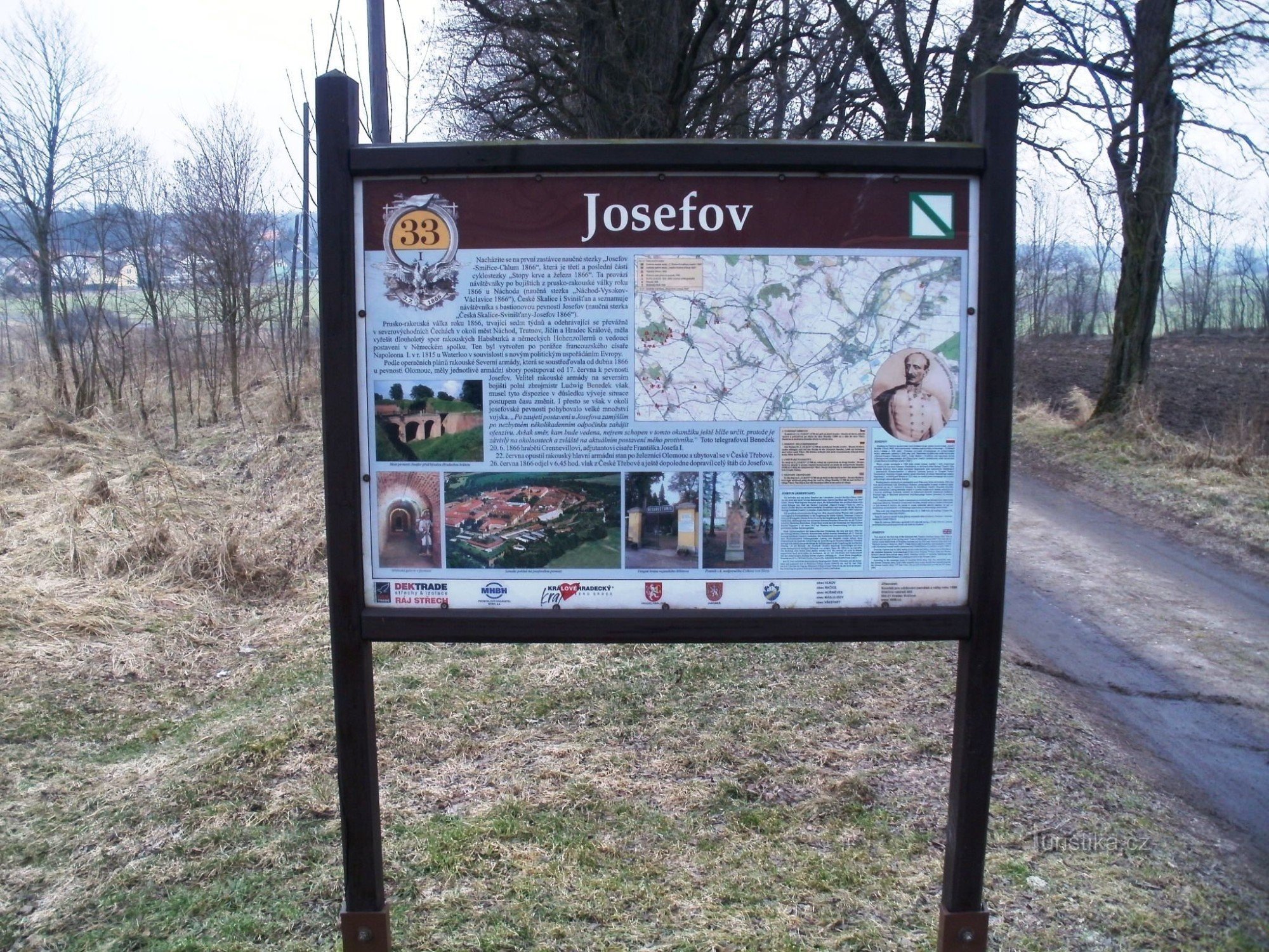 turistkorsning Josefov - fästningskyrkogård