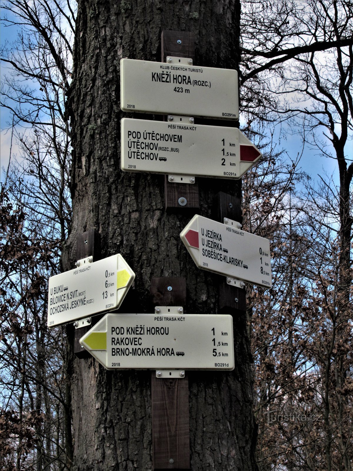 Kneží hora tourist crossroads