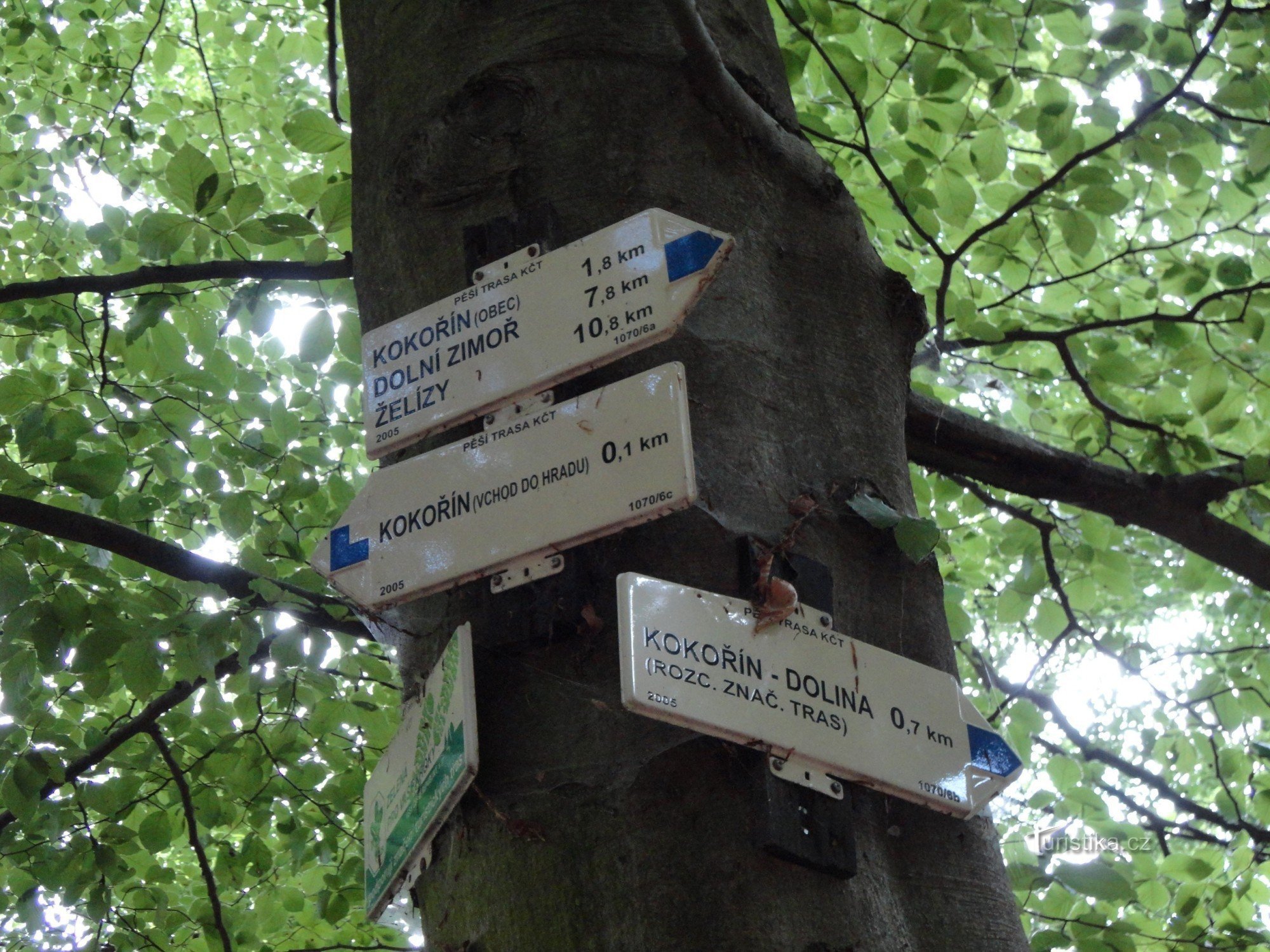 turistické rozcestí Kokořín - u hradu