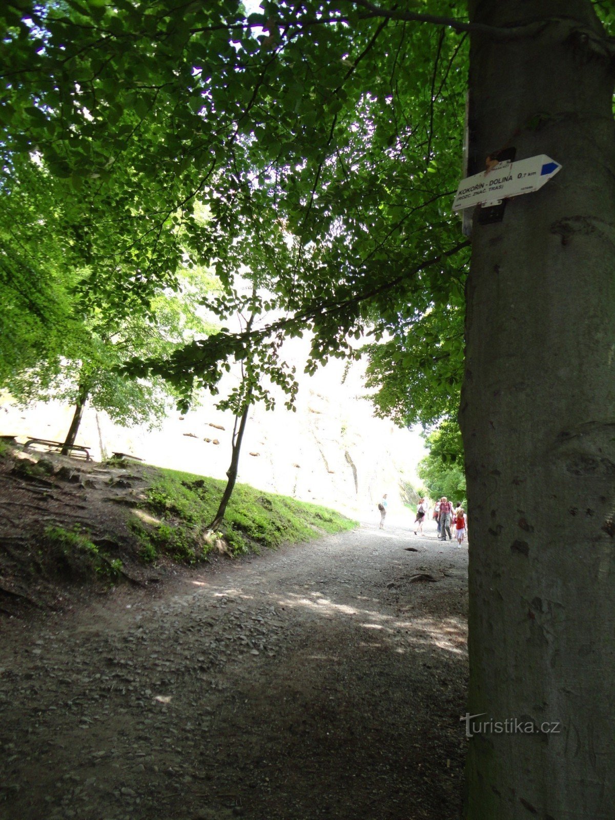 encruzilhada turística Kokořín - perto do castelo