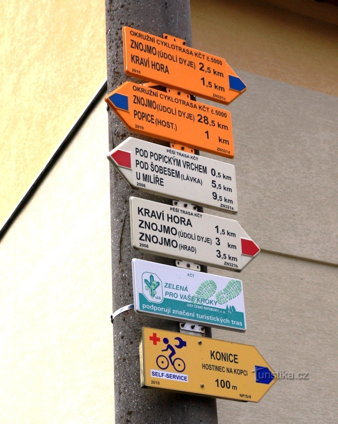 The tourist crossroads of Konica