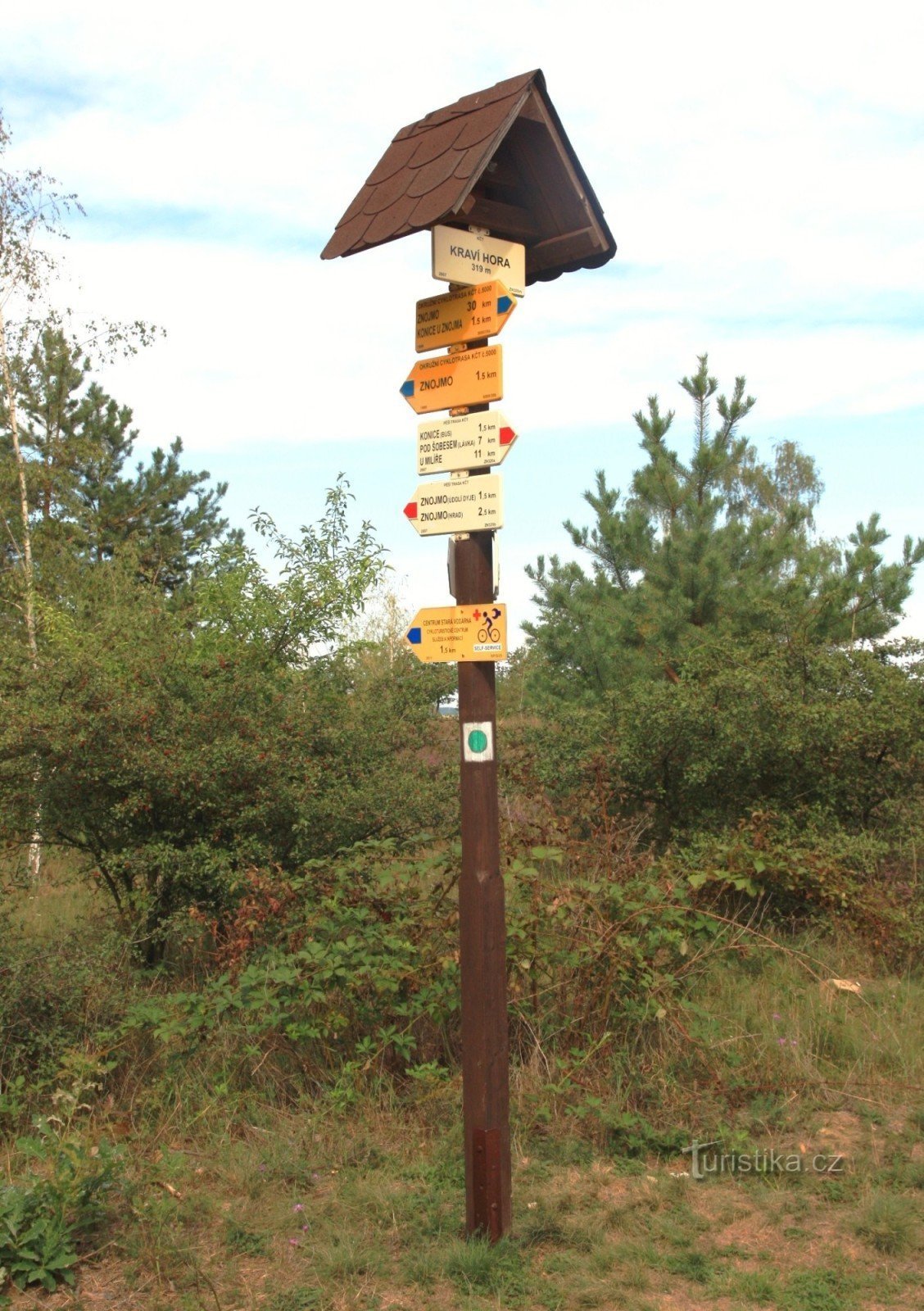 Kraví hora tourist crossroads