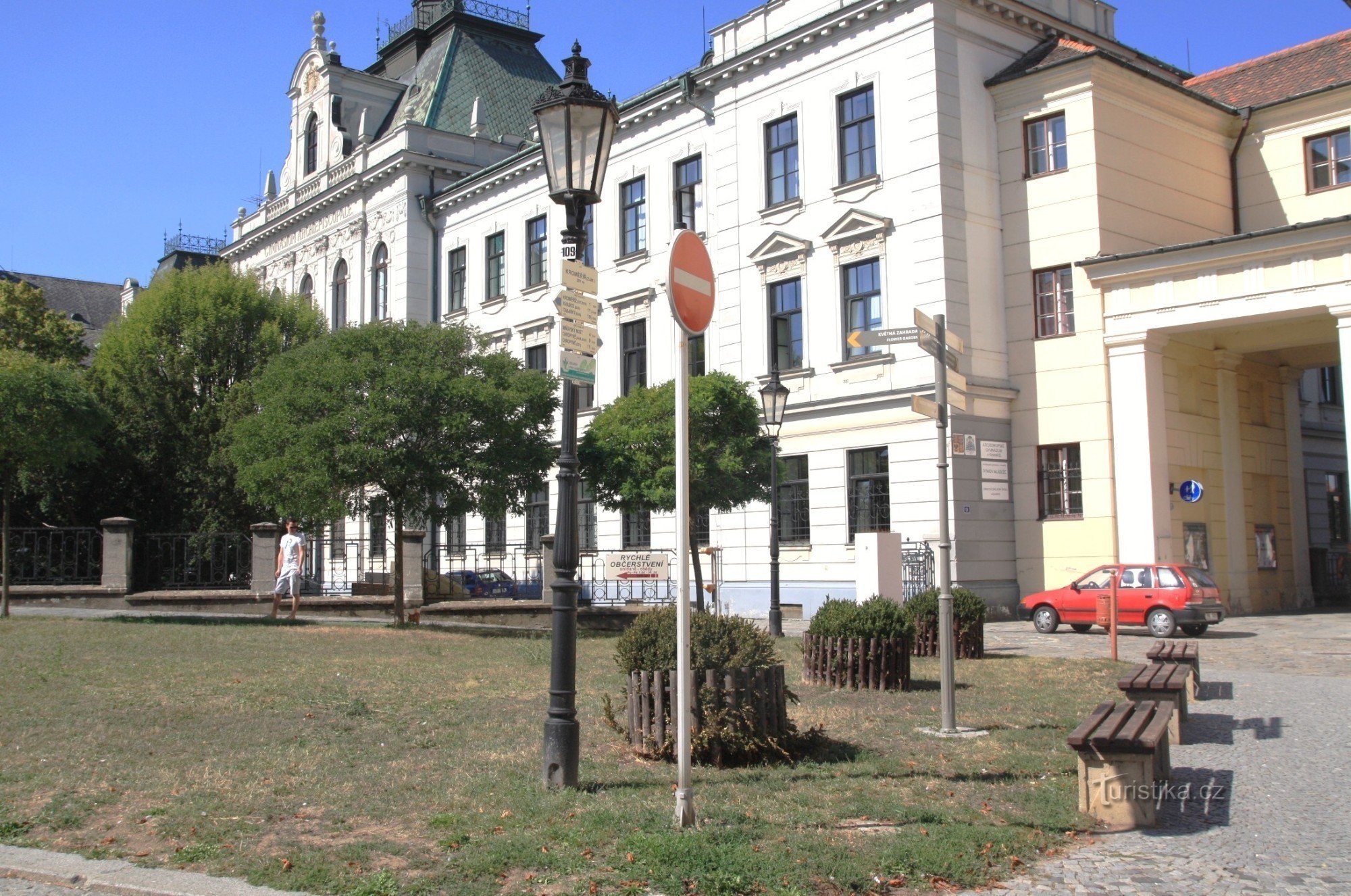 Kroměříž castle tourist crossroads