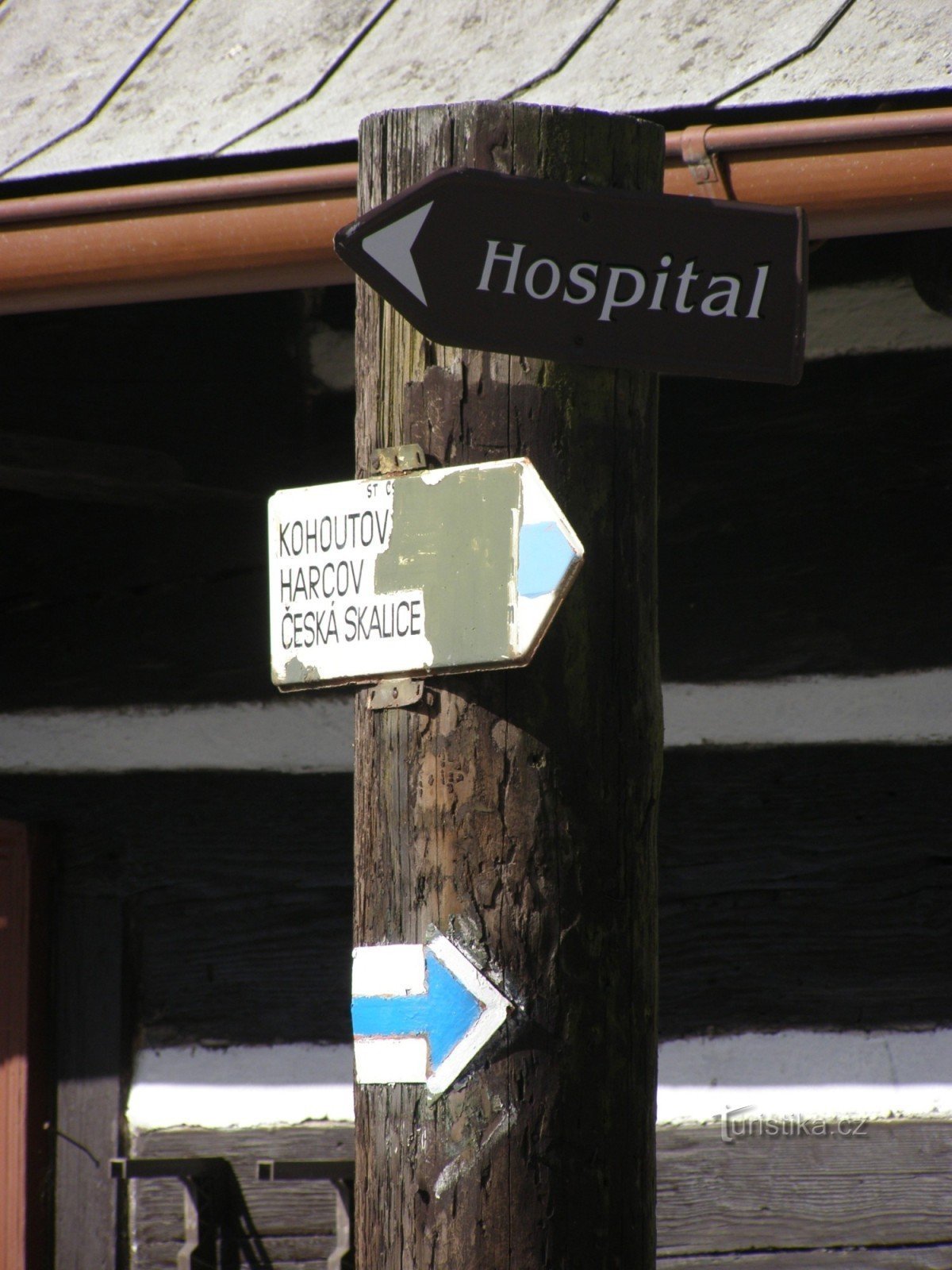 Kuks Touristenkreuzung - bei der Blockhütte