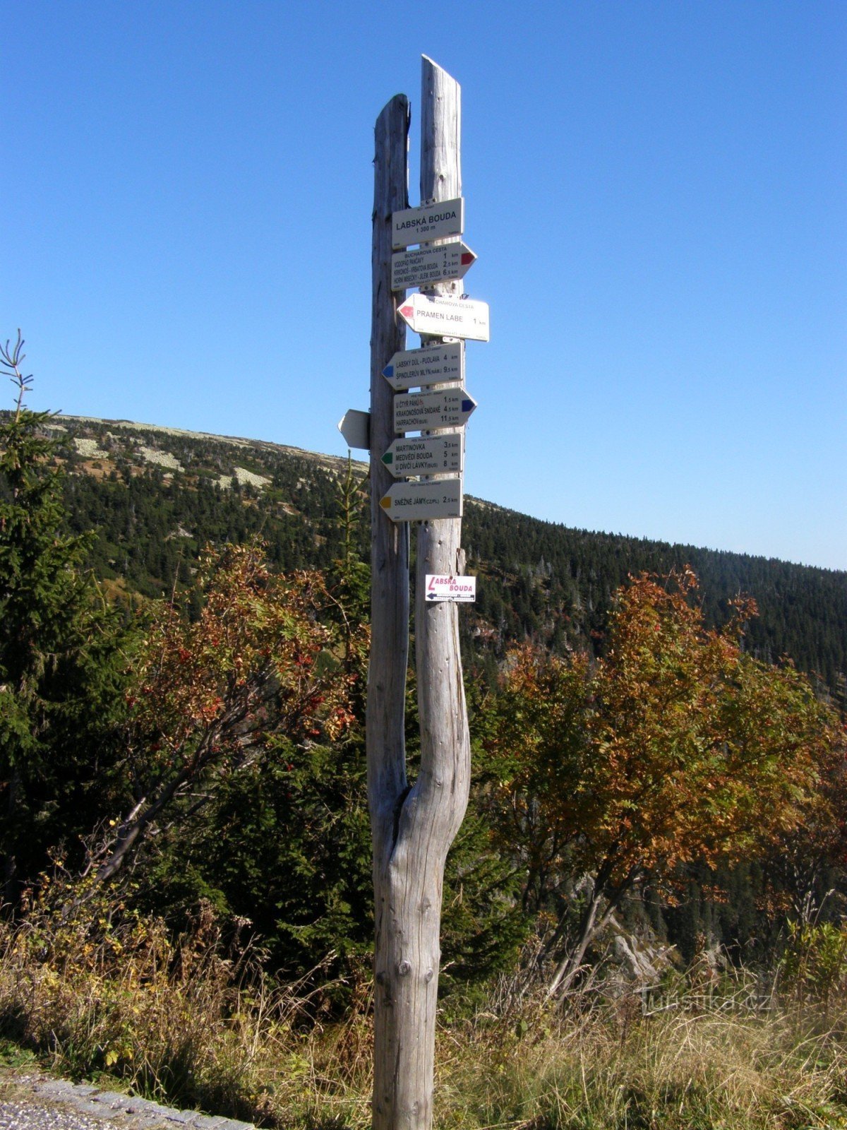 tourist crossroads Labská bouda