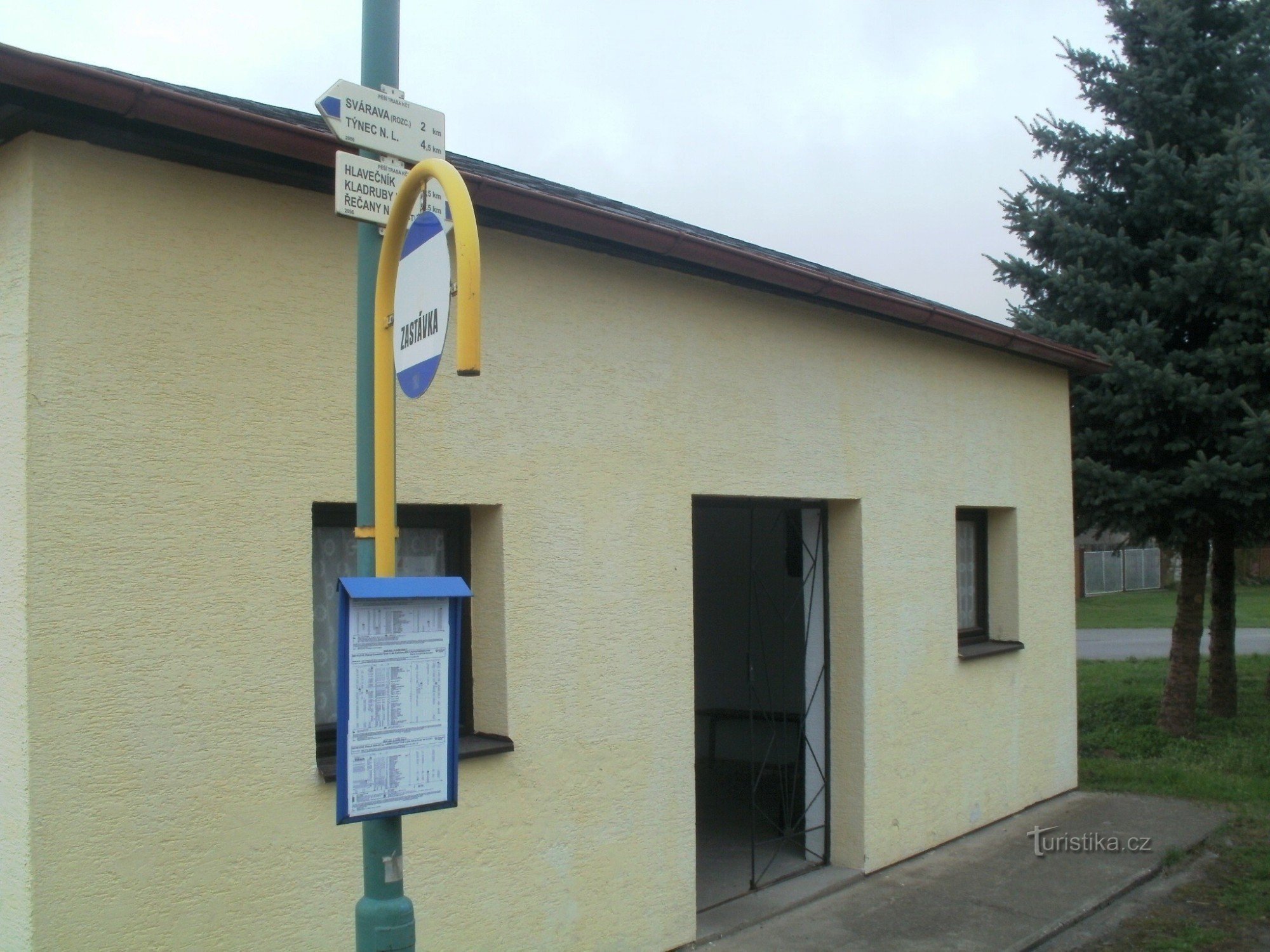 tourist crossroads of Labská Chrčice