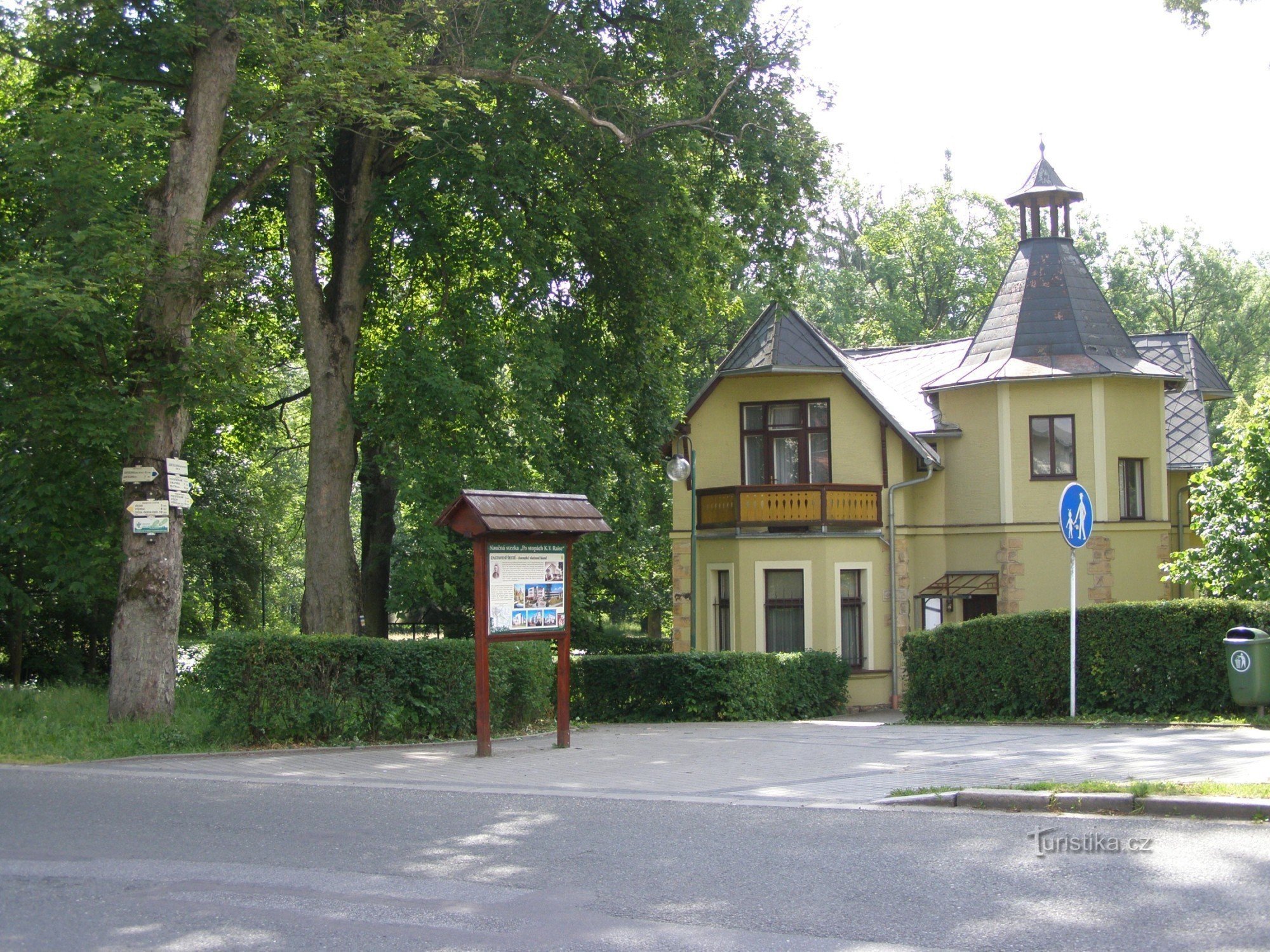 encruzilhada turística Lázně Bělohrad - Bažantnice